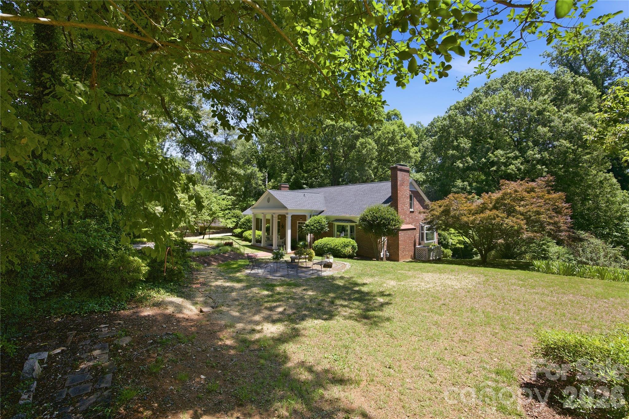 455 Heathcote Drive Property Photo 2
