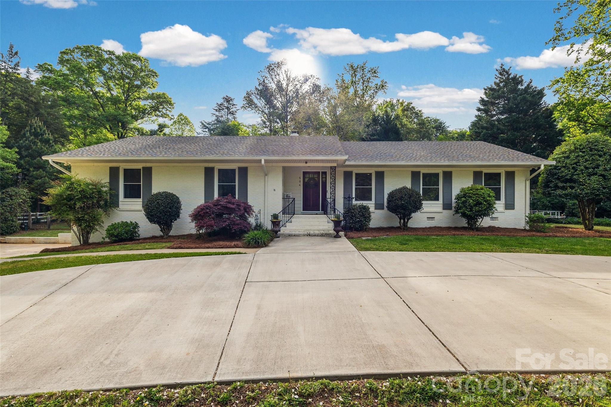 504 Fairway Drive Property Photo 2