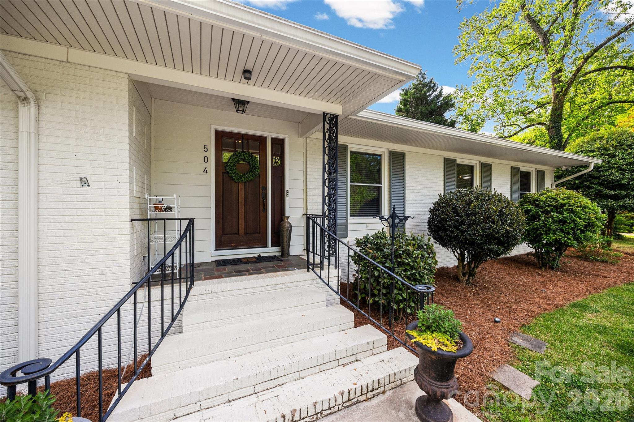 504 Fairway Drive Property Photo 3