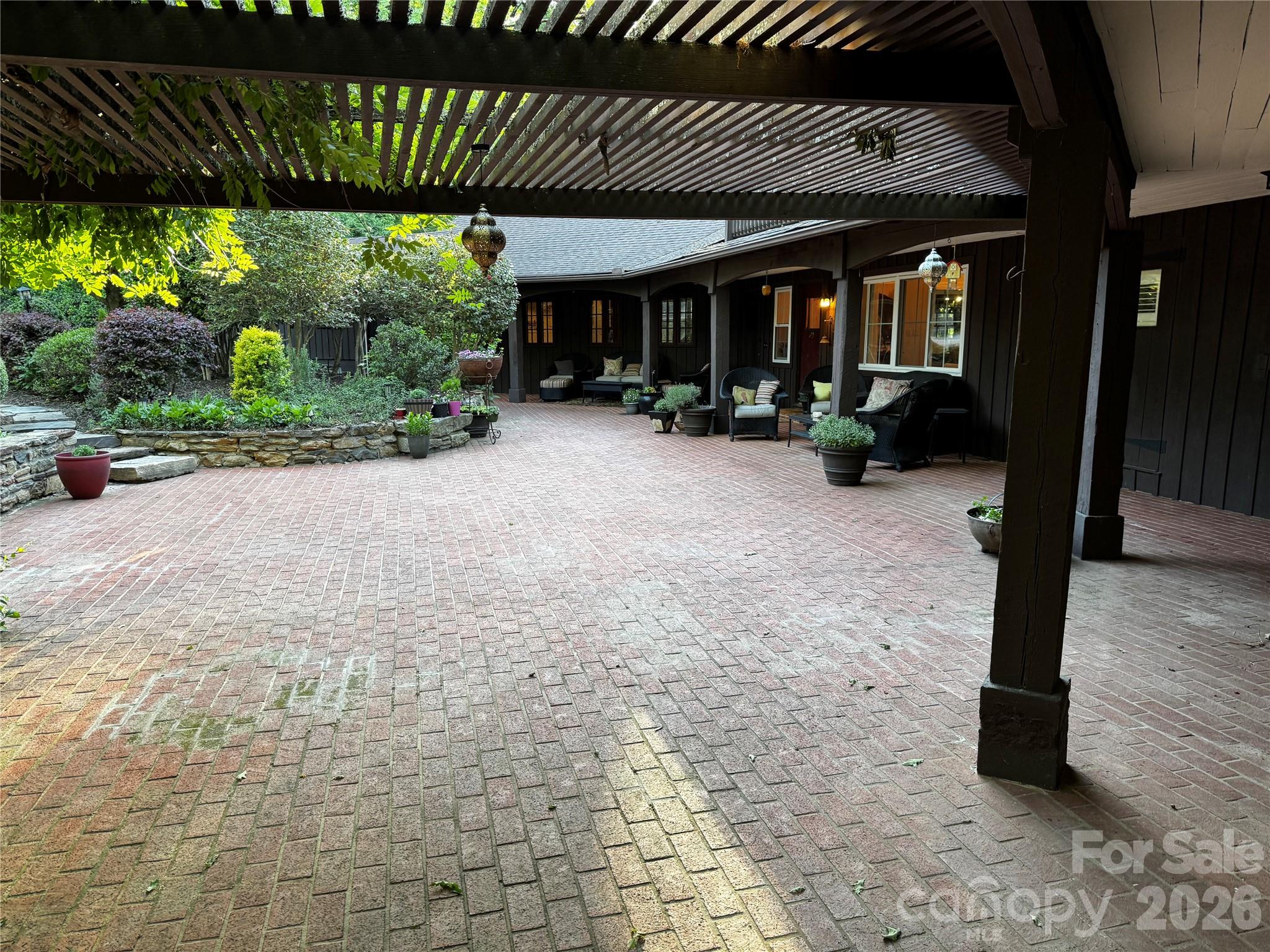 777 S River Road Property Photo 7