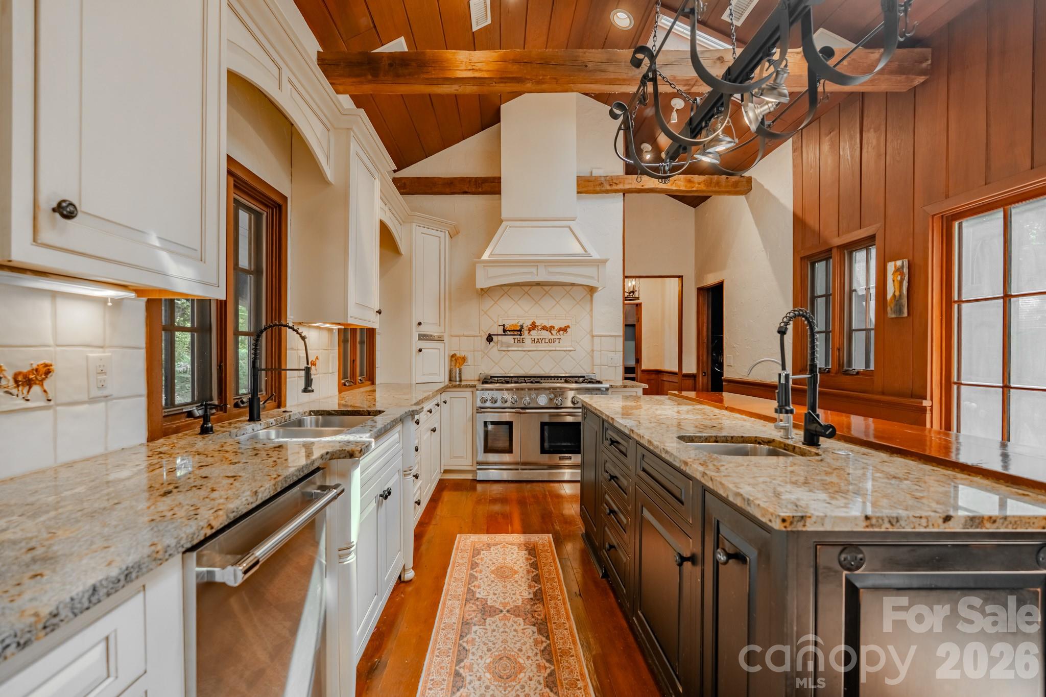 777 S River Road Property Photo 16