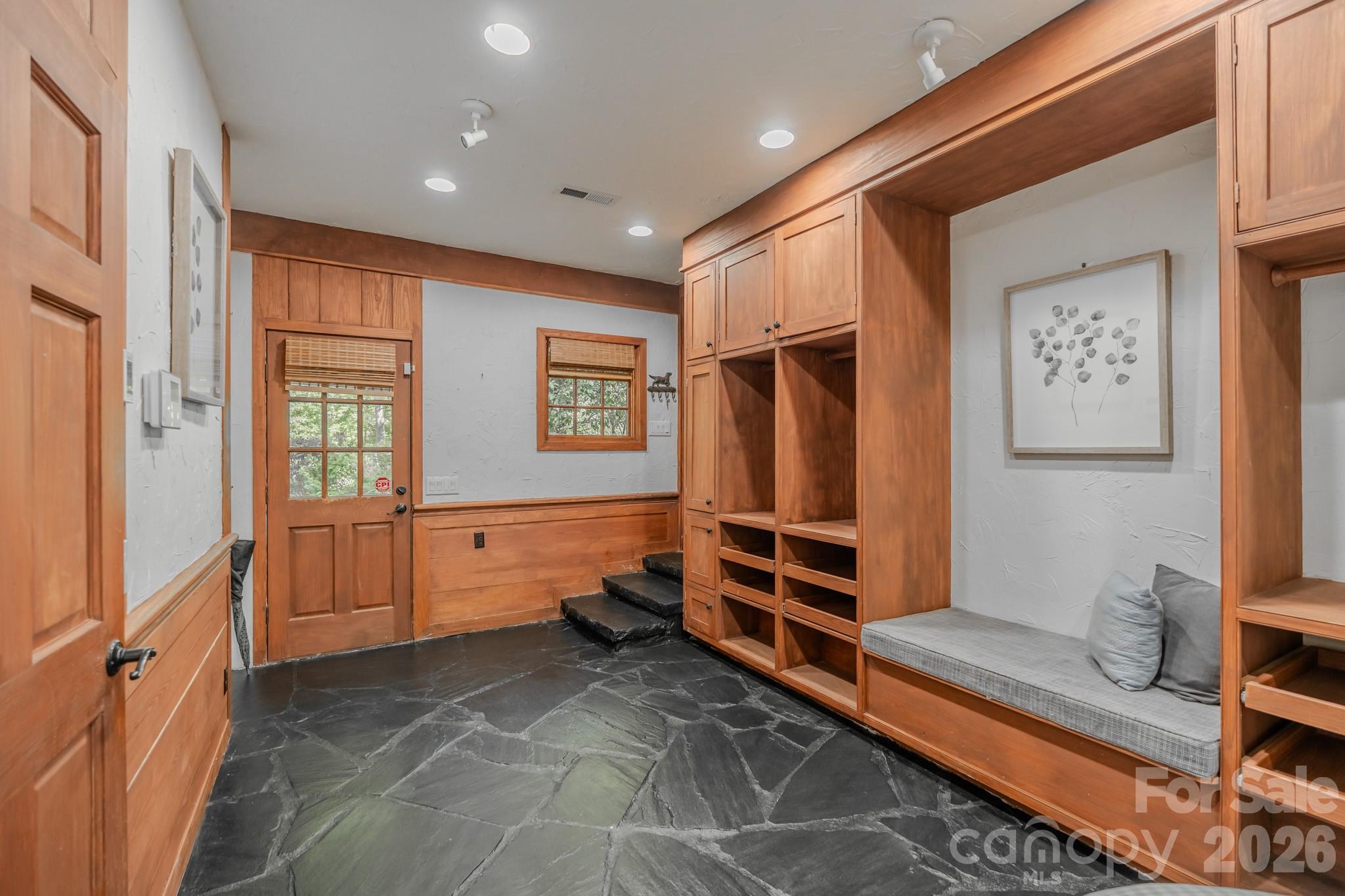 777 S River Road Property Photo 19