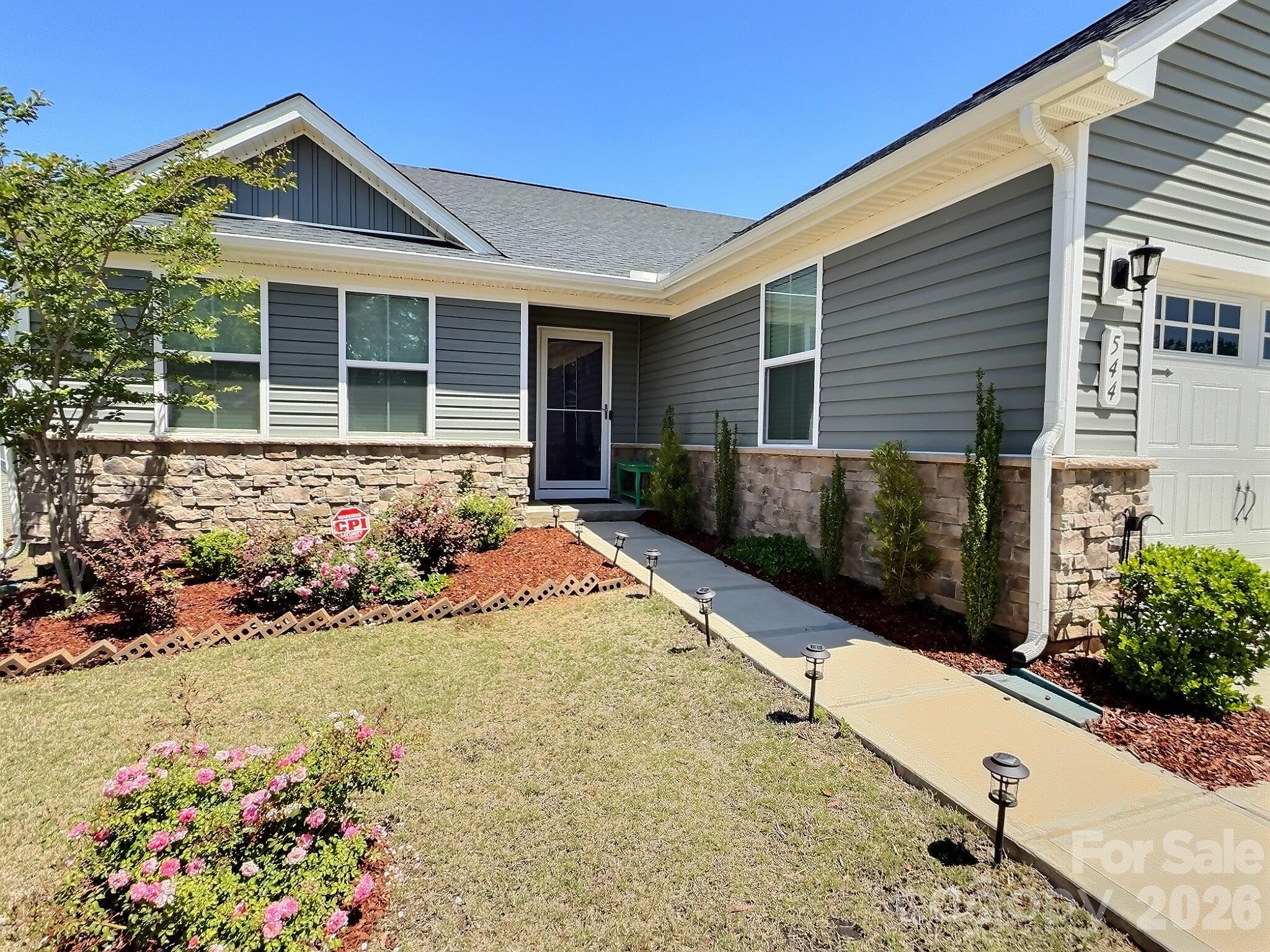544 Grandiflora Avenue Property Photo 2