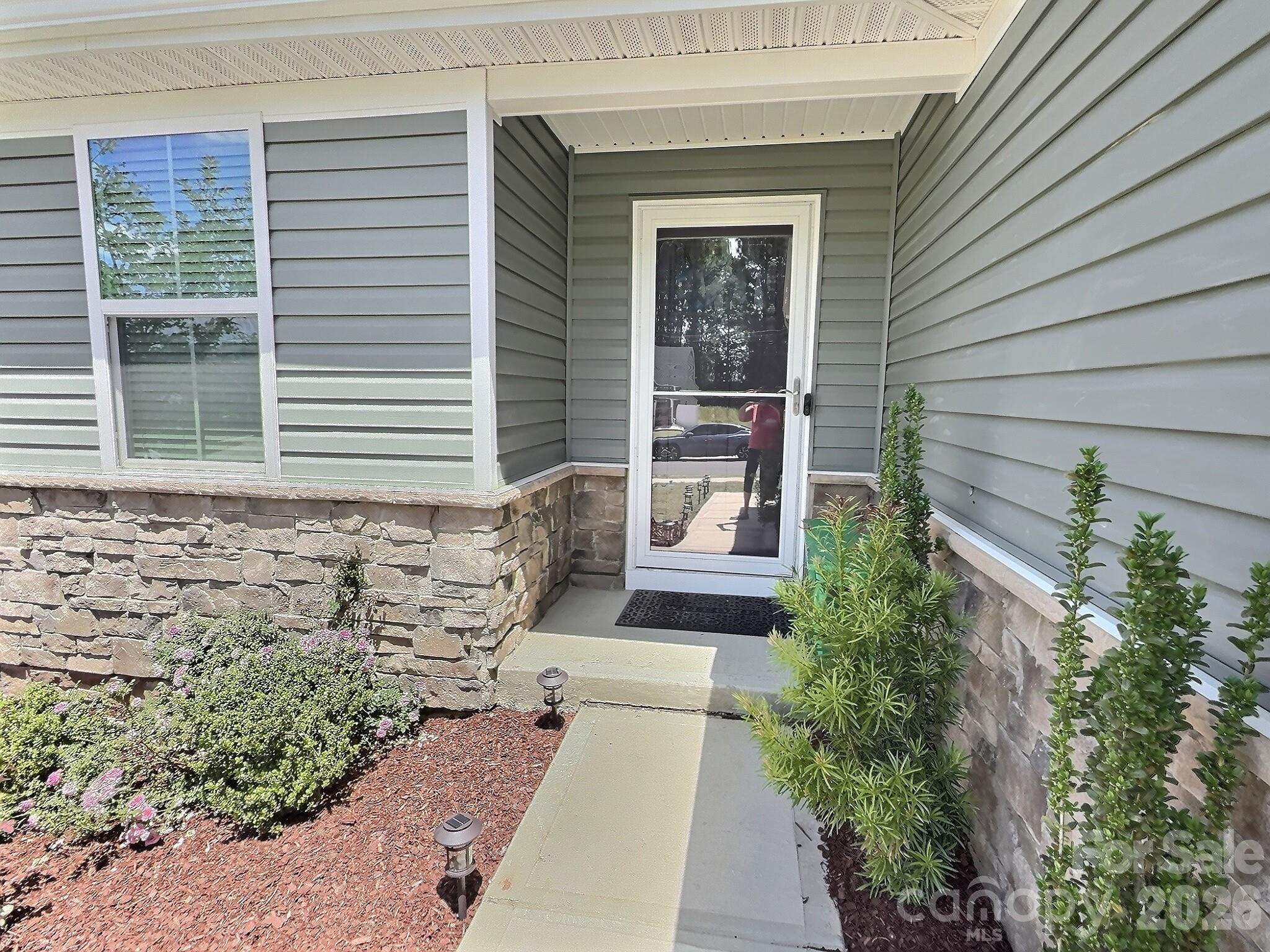 544 Grandiflora Avenue Property Photo 3