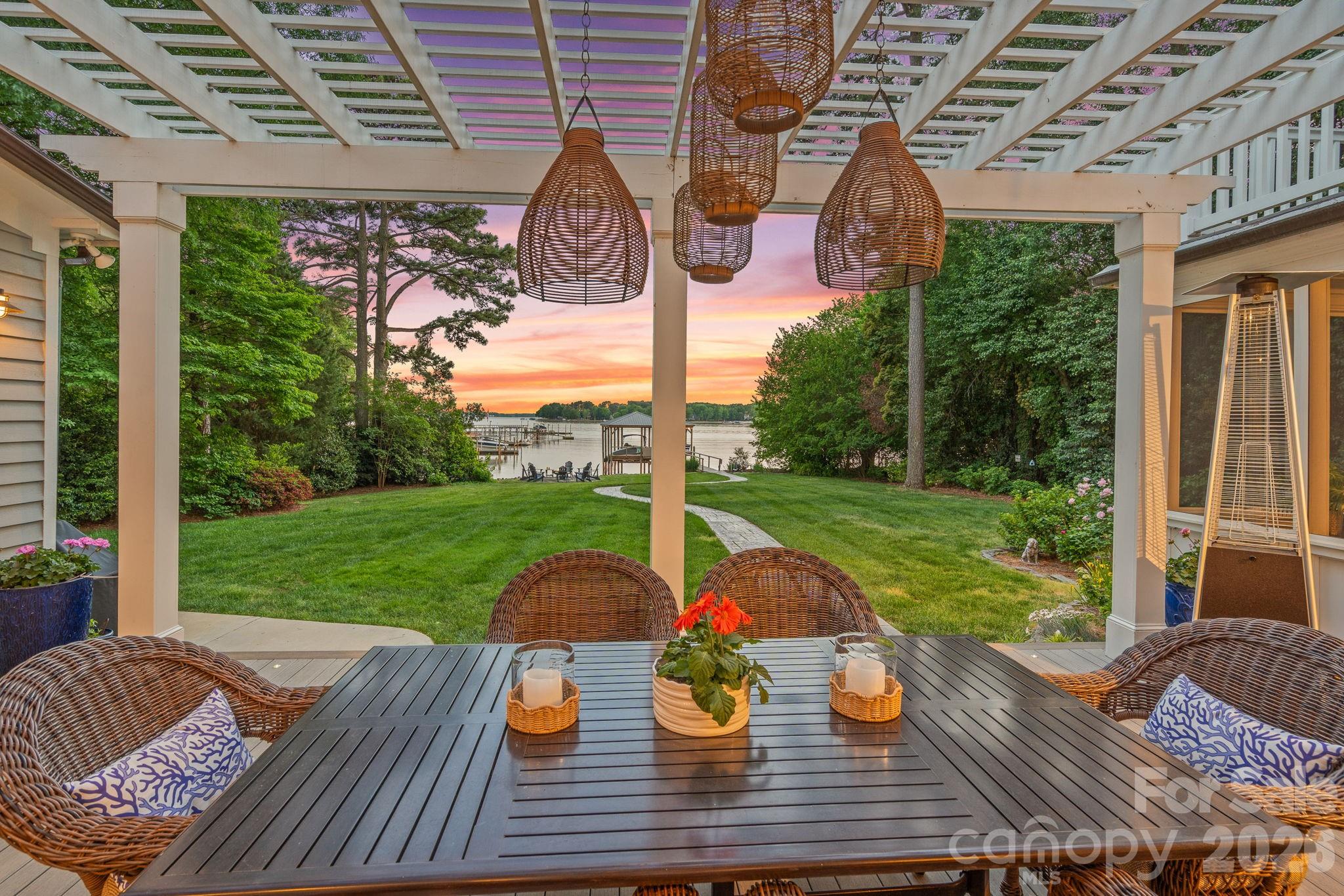 107 Beachview Drive Property Photo 4