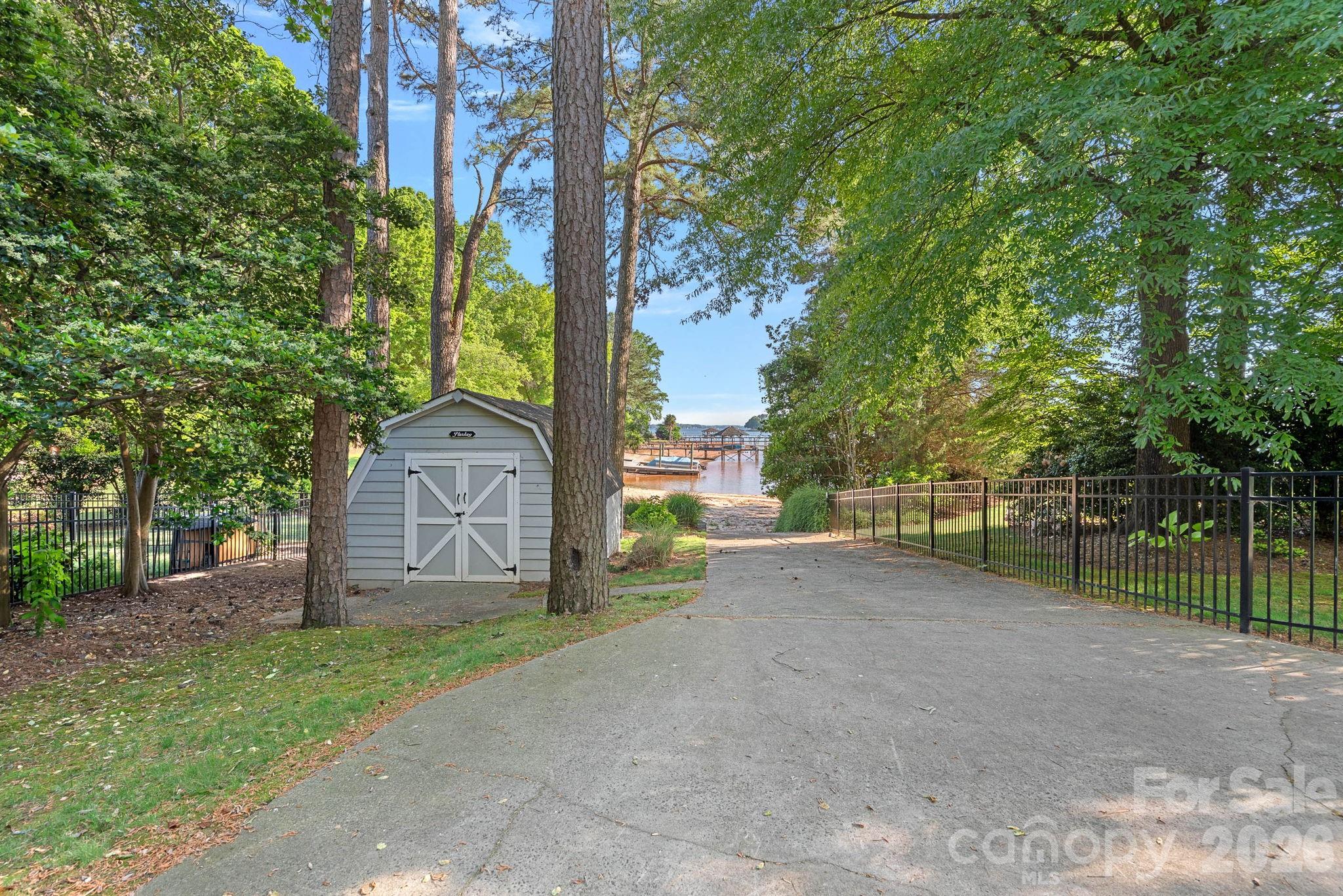 107 Beachview Drive Property Photo 8