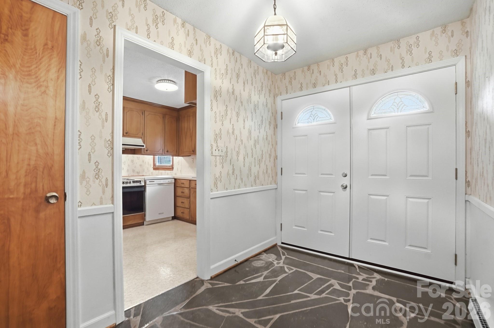 6704 Alanbrook Road Property Photo 5