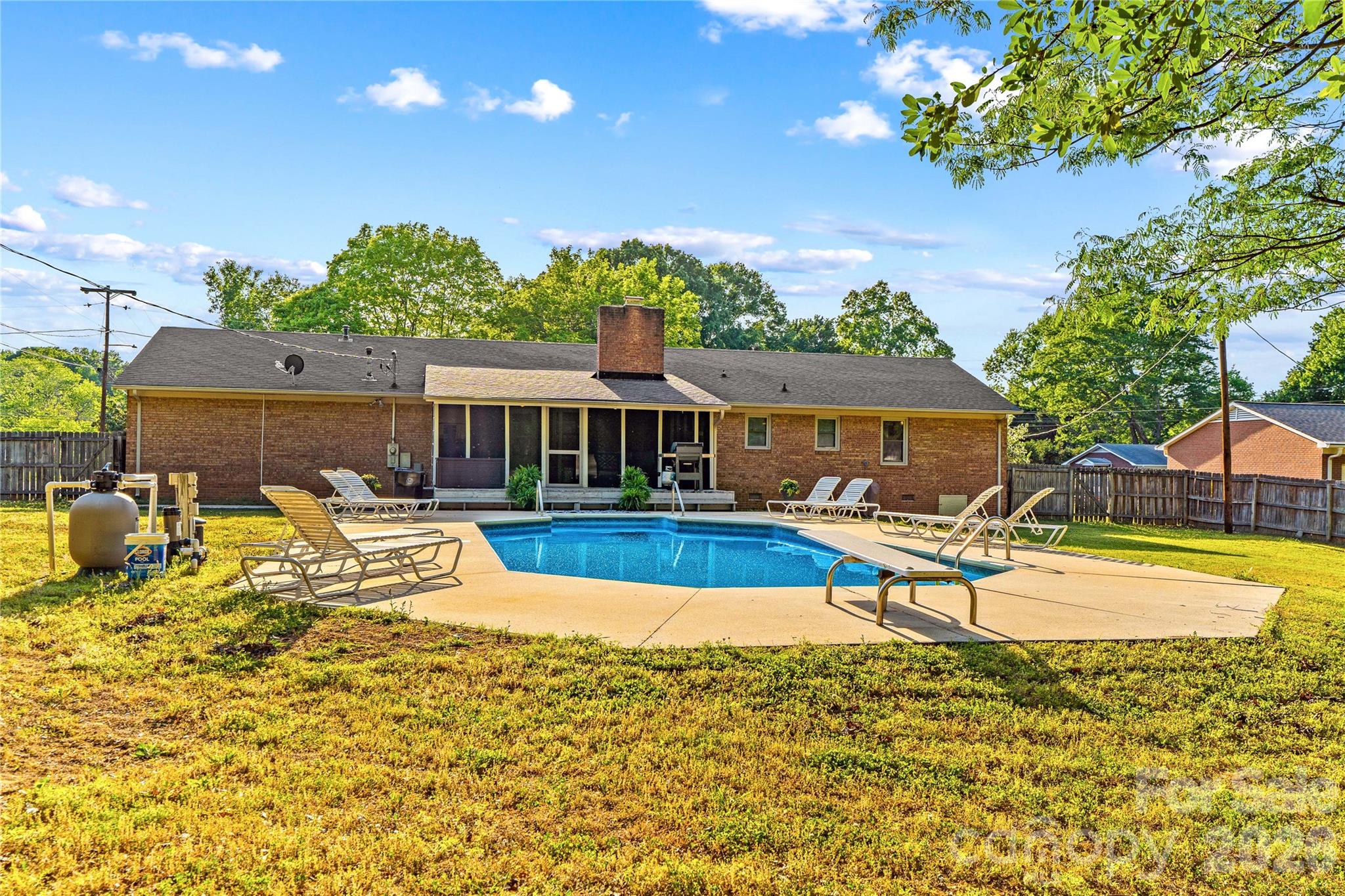 868 Fieldstone Road Property Photo 3