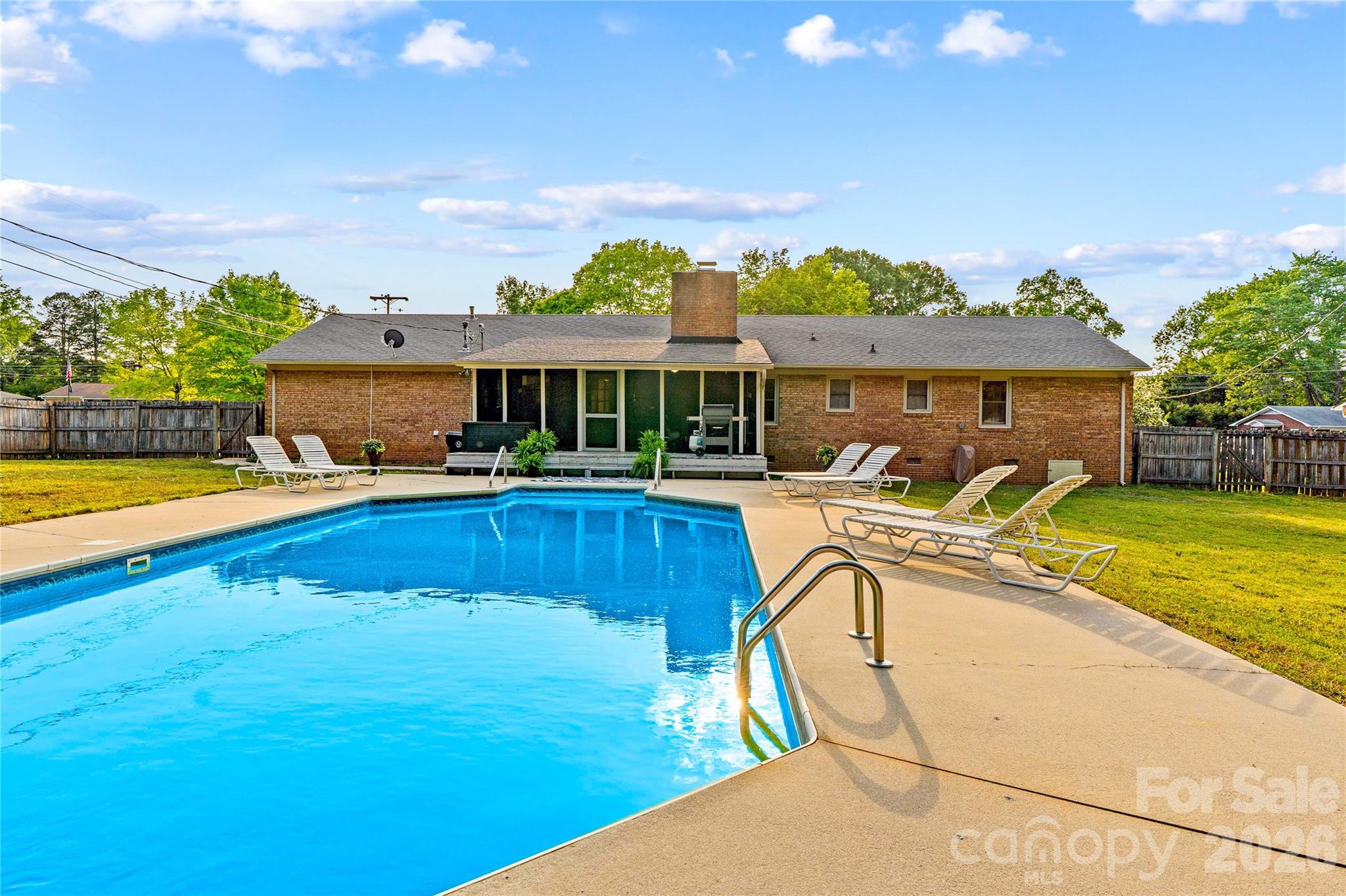868 Fieldstone Road Property Photo 4