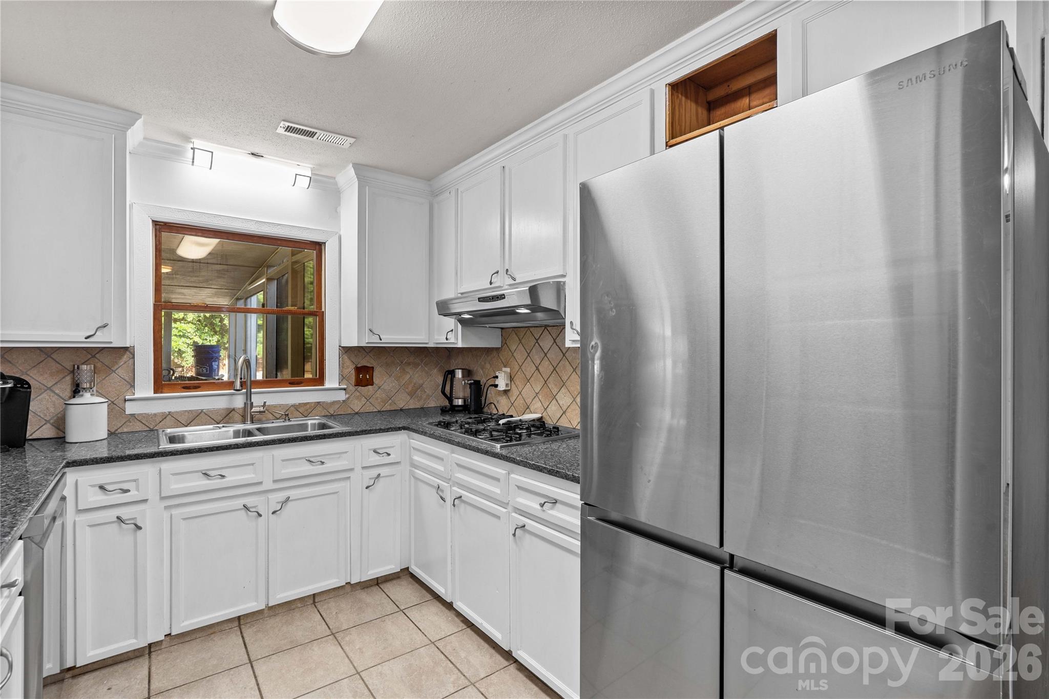 868 Fieldstone Road Property Photo 9