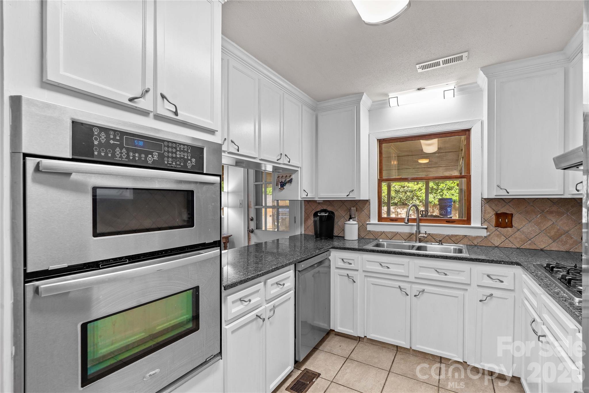 868 Fieldstone Road Property Photo 10