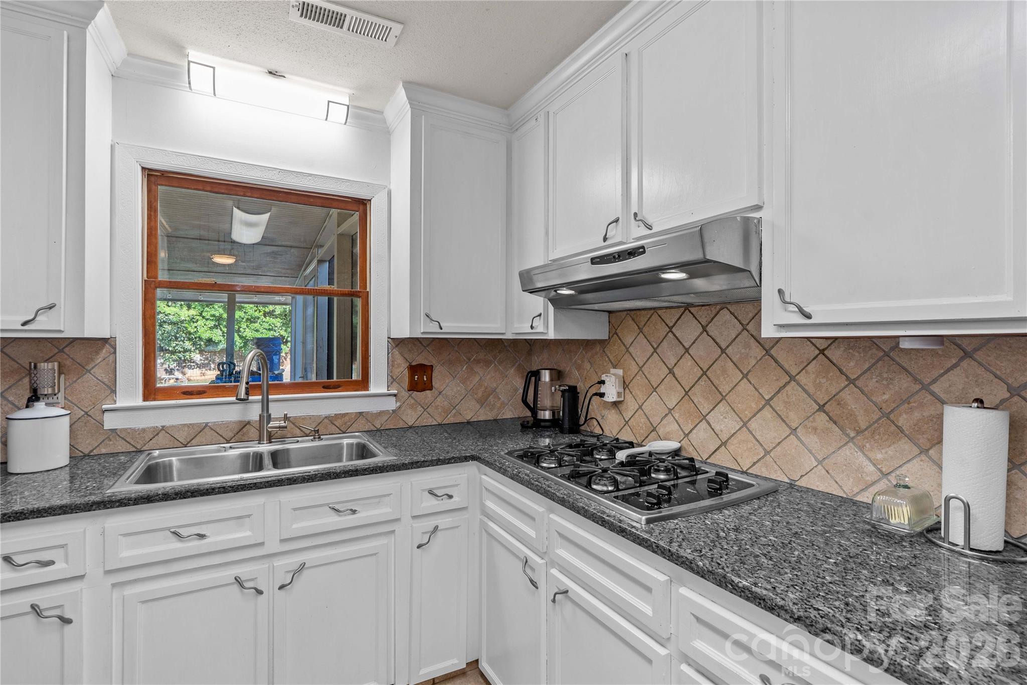 868 Fieldstone Road Property Photo 12