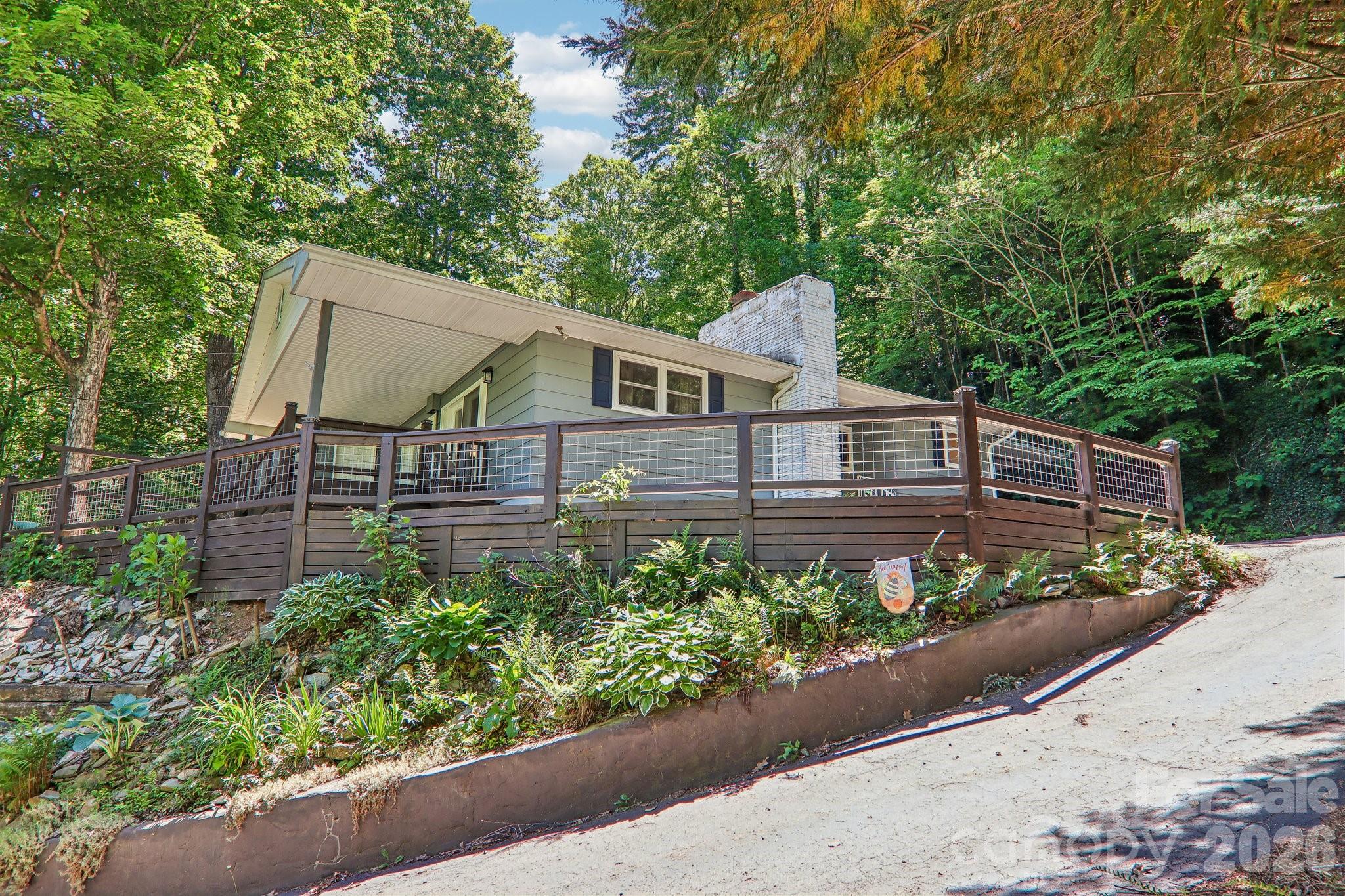 224 Highlands Loop Property Photo 2