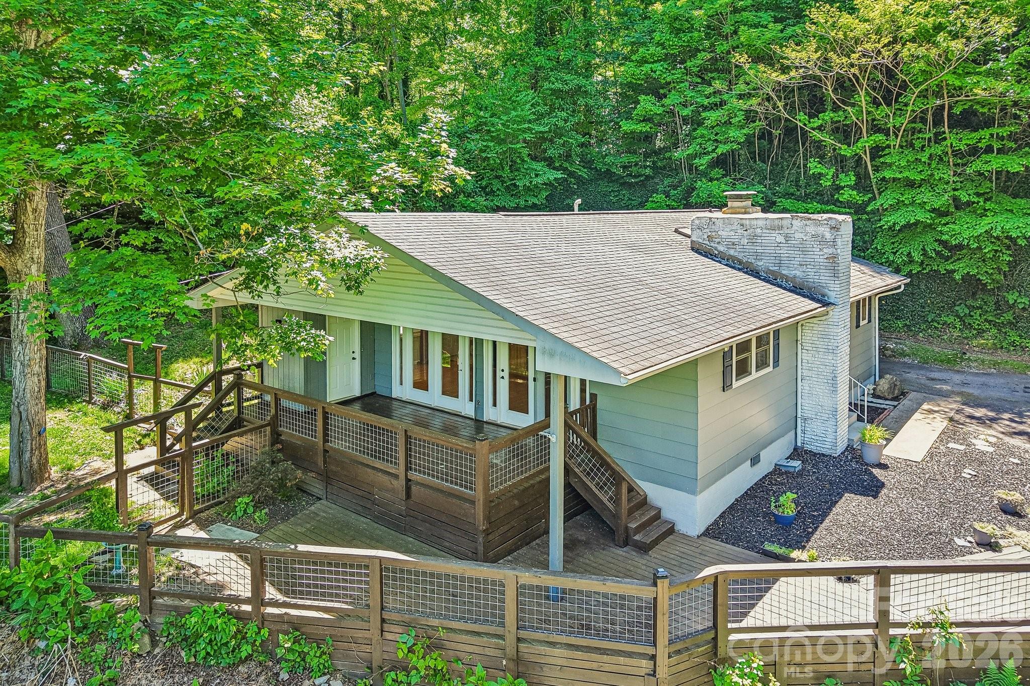 224 Highlands Loop Property Photo 3