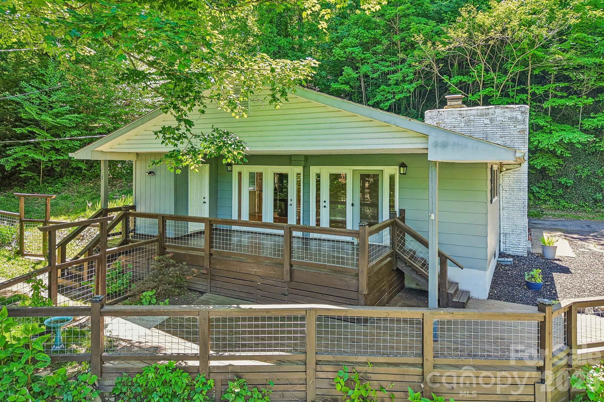 224 Highlands Loop Property Photo 4