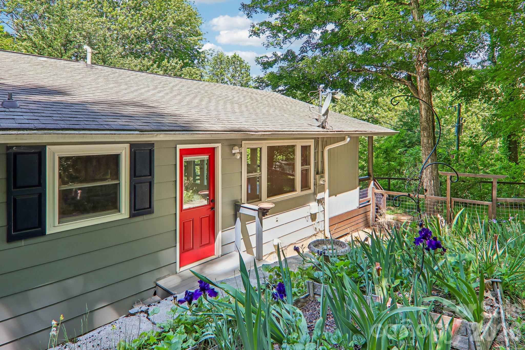 224 Highlands Loop Property Photo 6