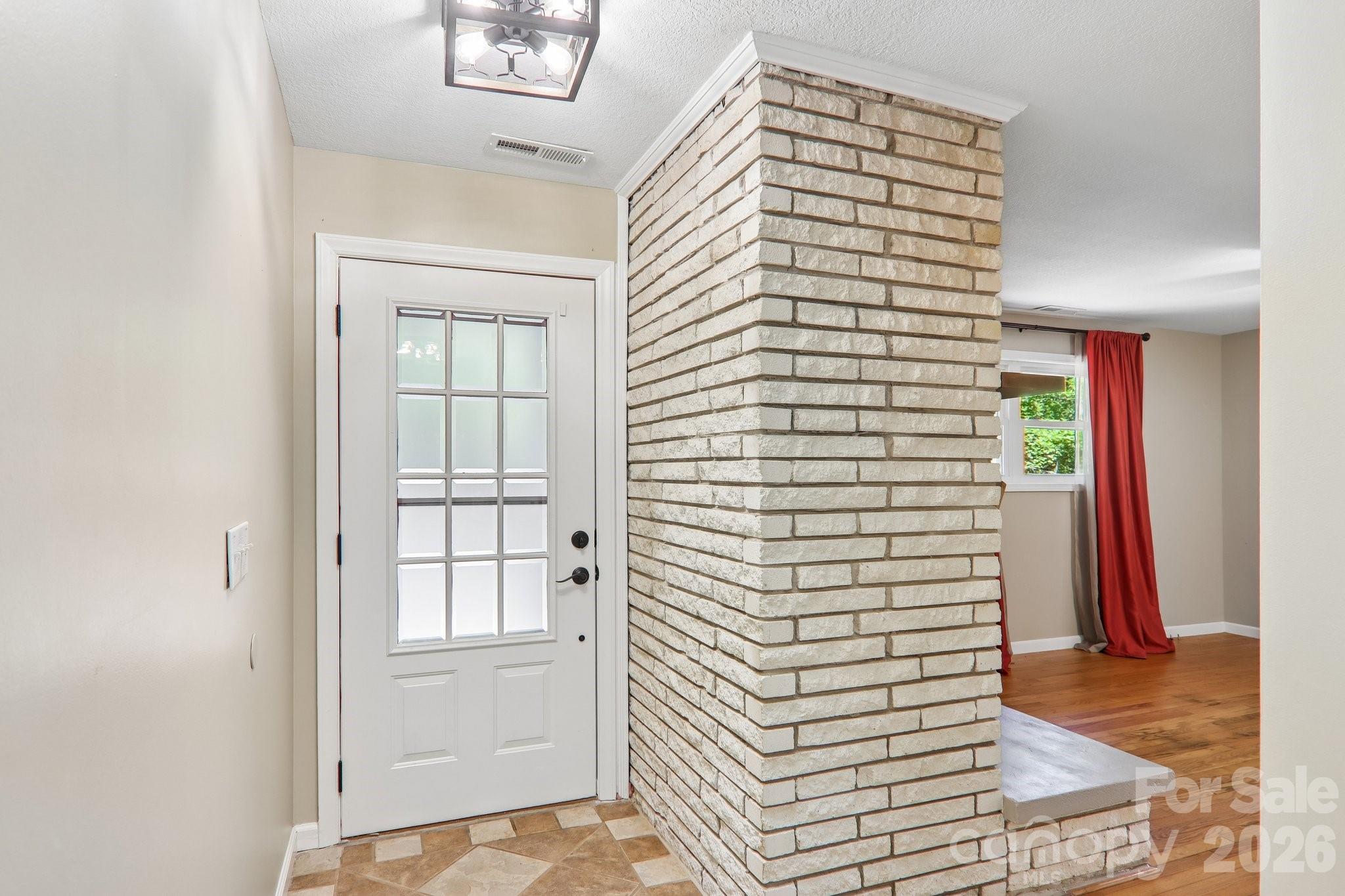 224 Highlands Loop Property Photo 9