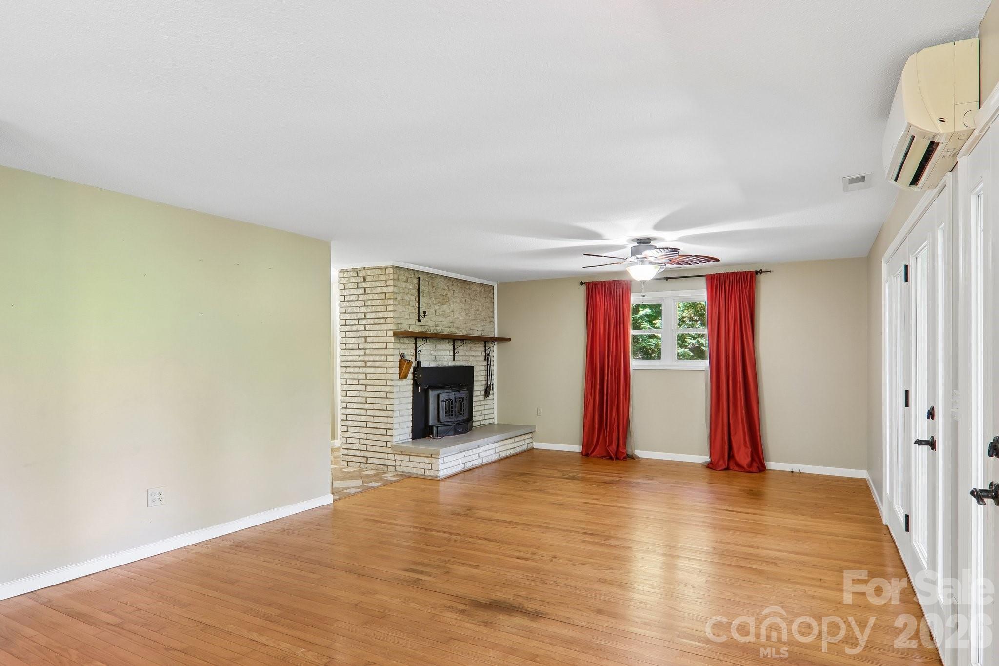 224 Highlands Loop Property Photo 10