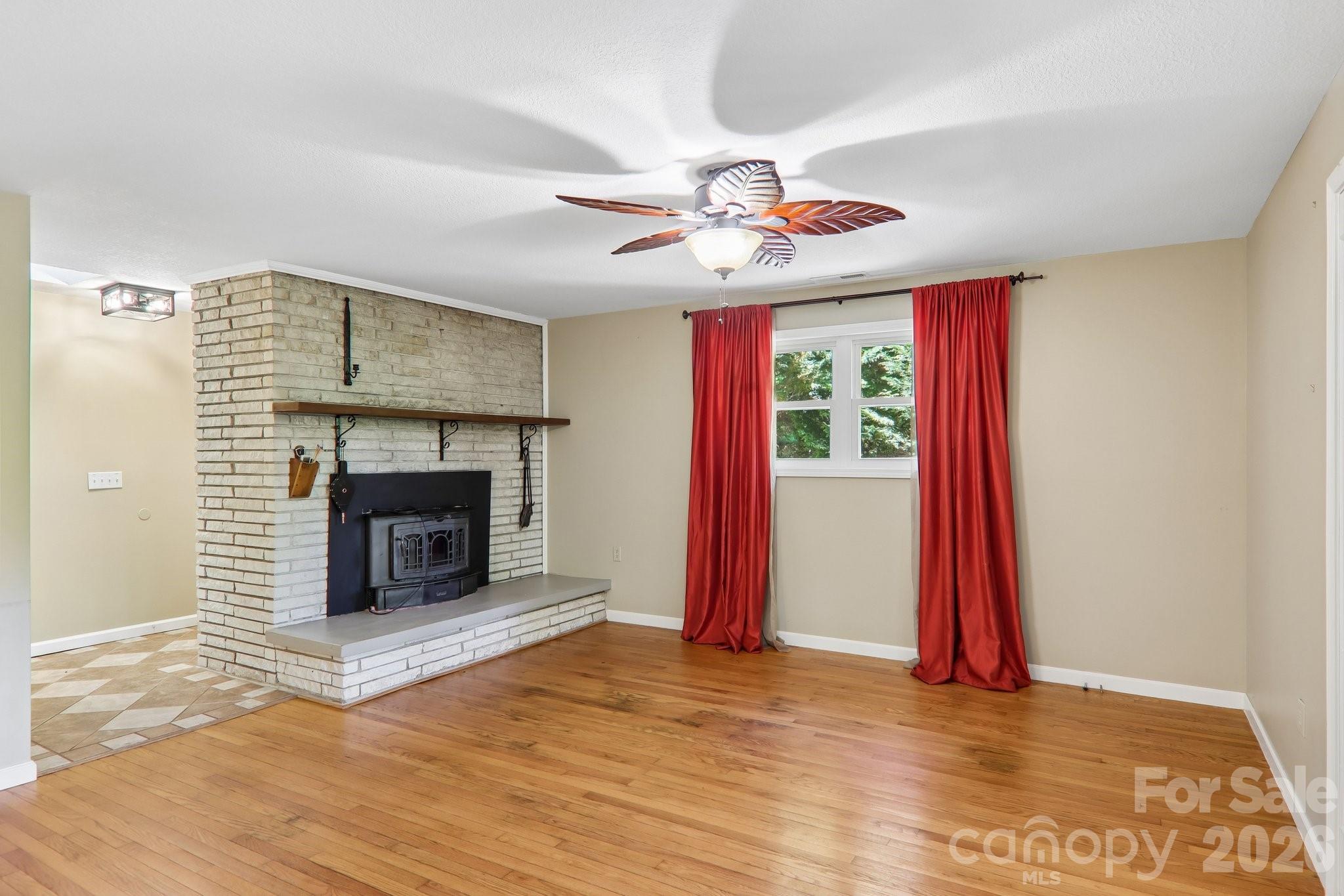 224 Highlands Loop Property Photo 11