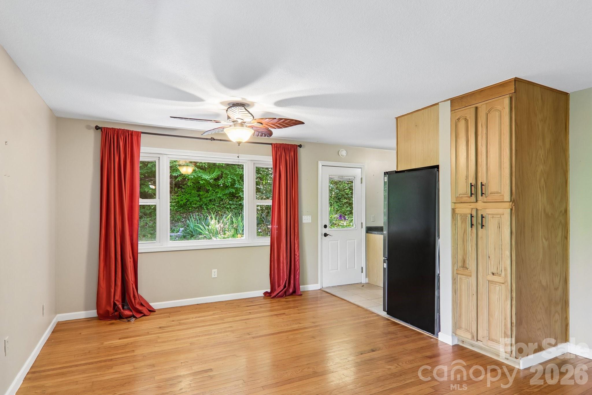 224 Highlands Loop Property Photo 12