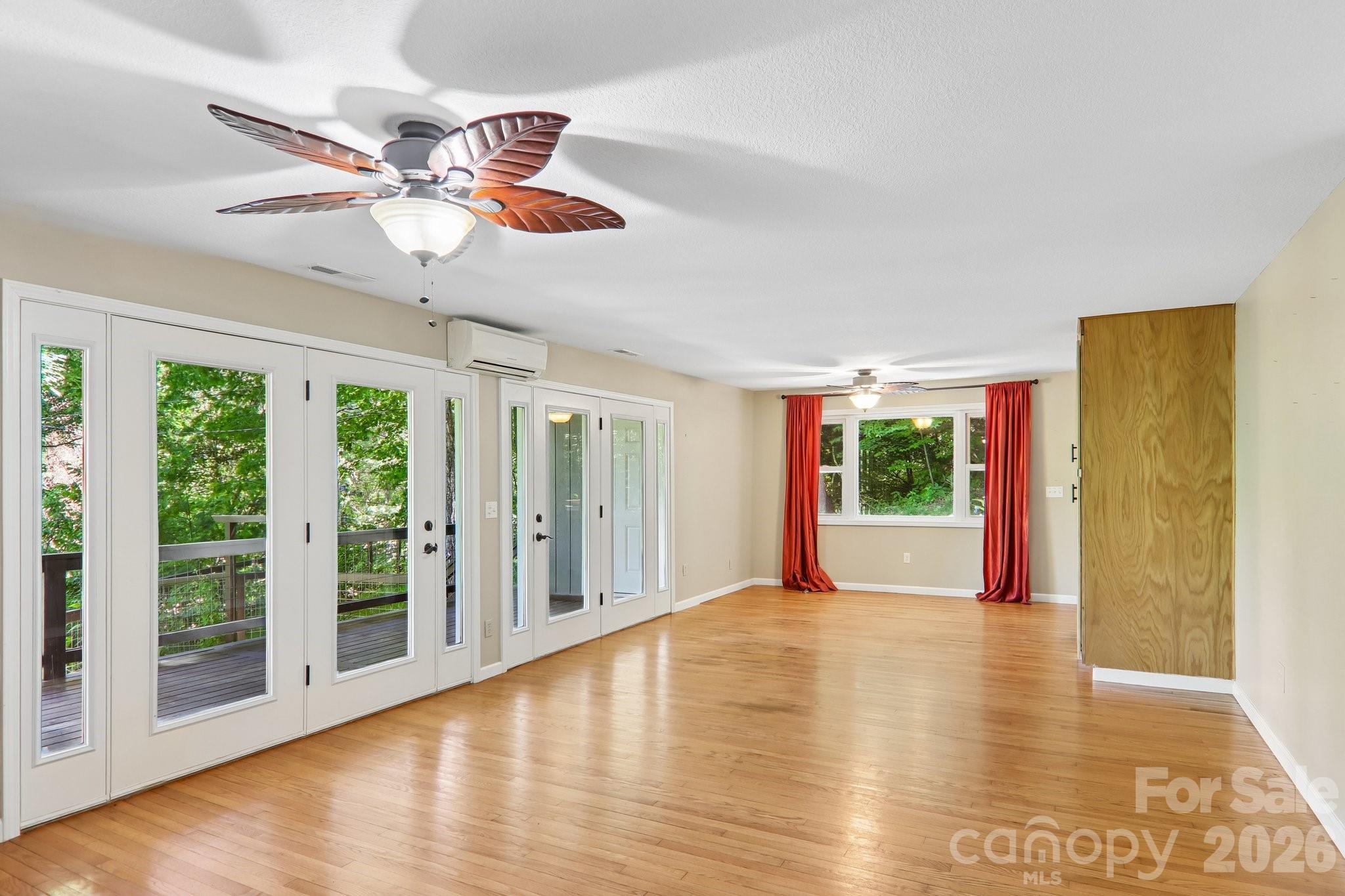 224 Highlands Loop Property Photo 13