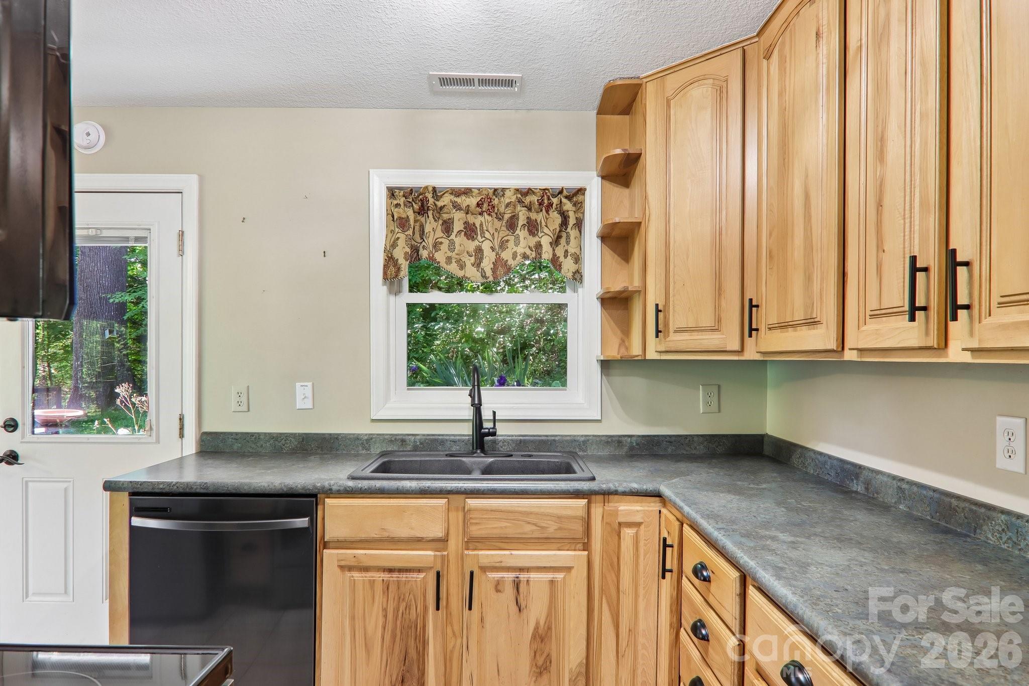 224 Highlands Loop Property Photo 17