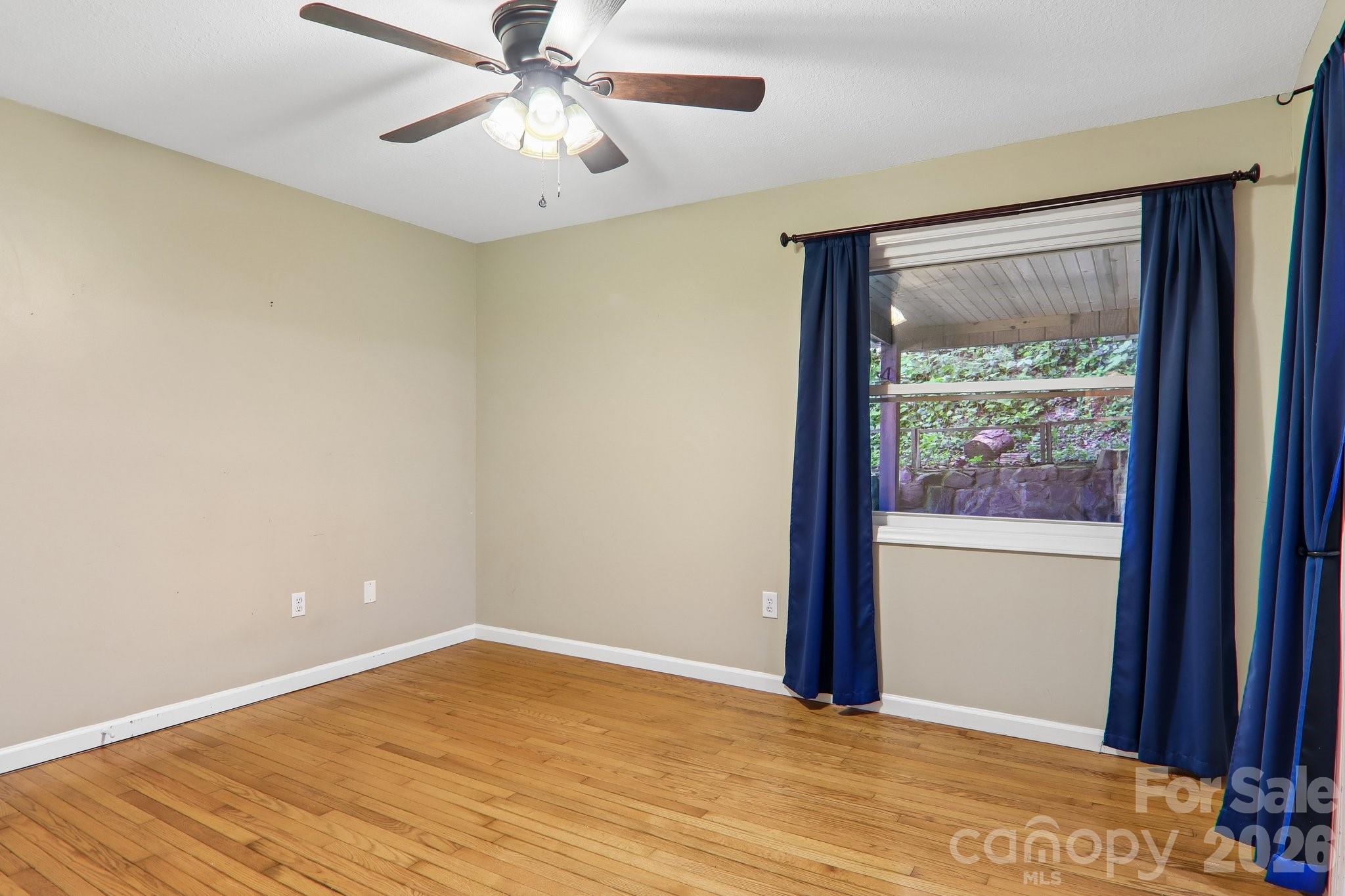 224 Highlands Loop Property Photo 24