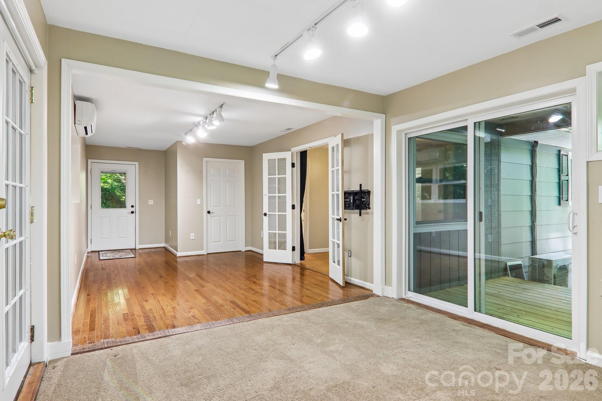224 Highlands Loop Property Photo 29