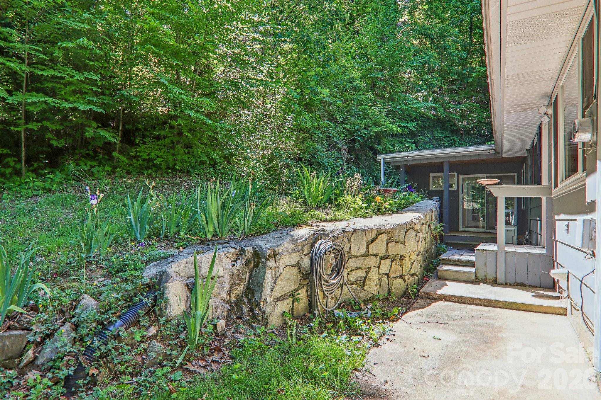 224 Highlands Loop Property Photo 33