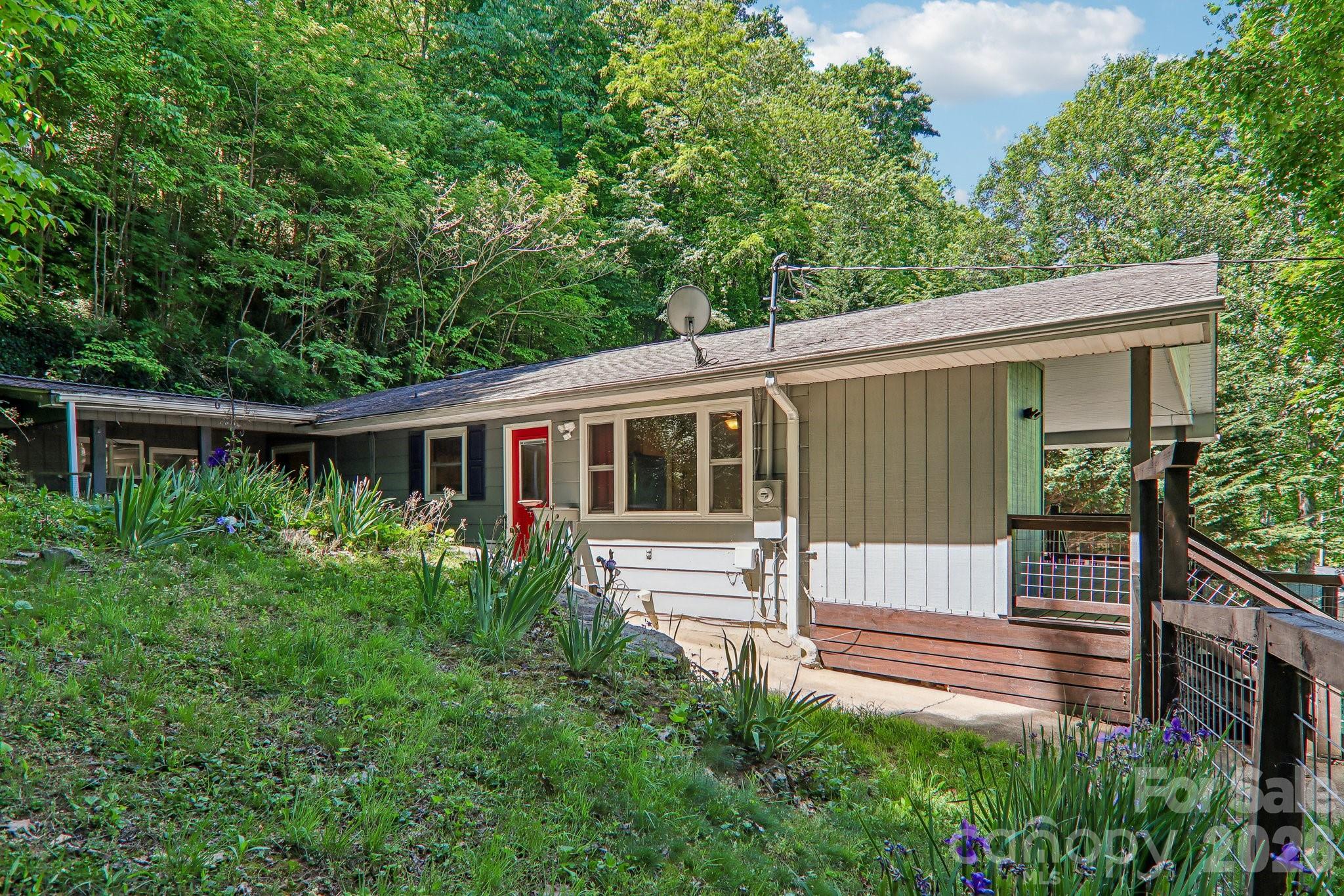 224 Highlands Loop Property Photo 35