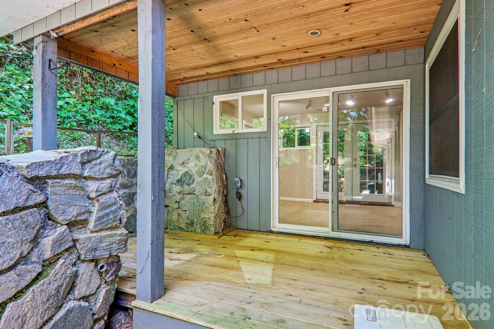 224 Highlands Loop Property Photo 37