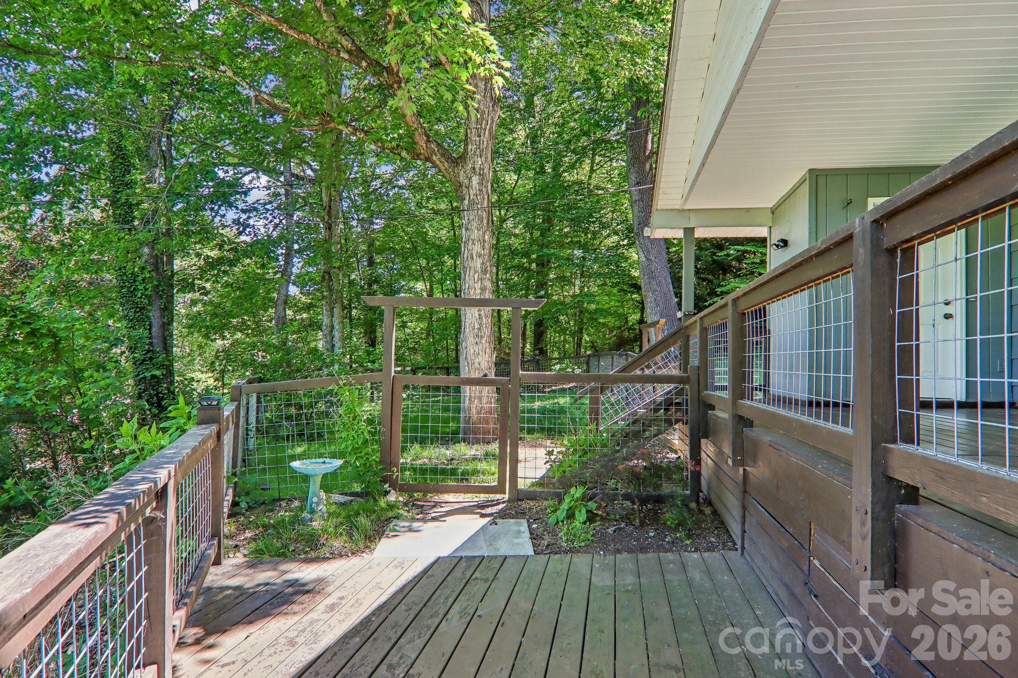 224 Highlands Loop Property Photo 40