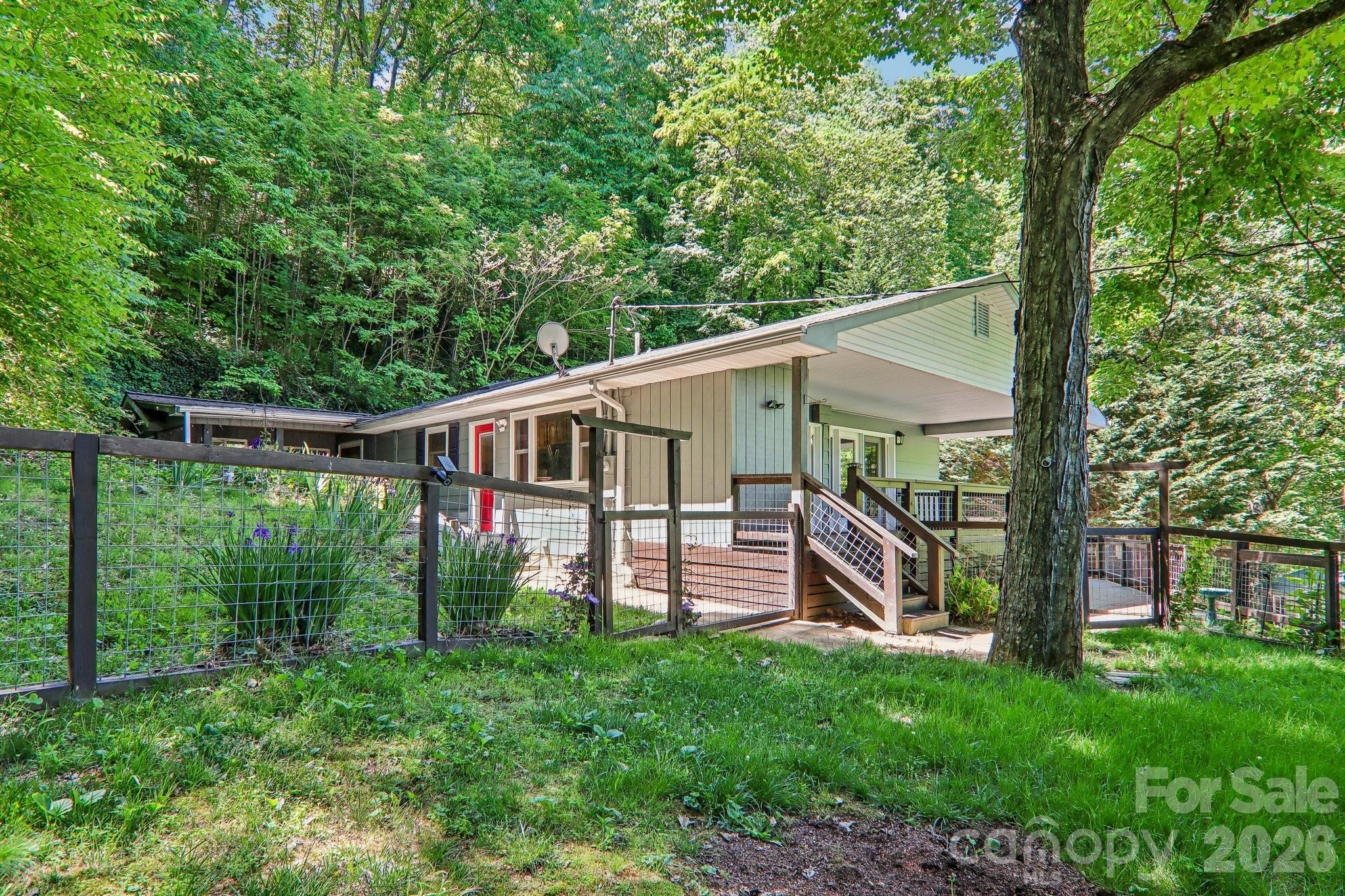 224 Highlands Loop Property Photo 43
