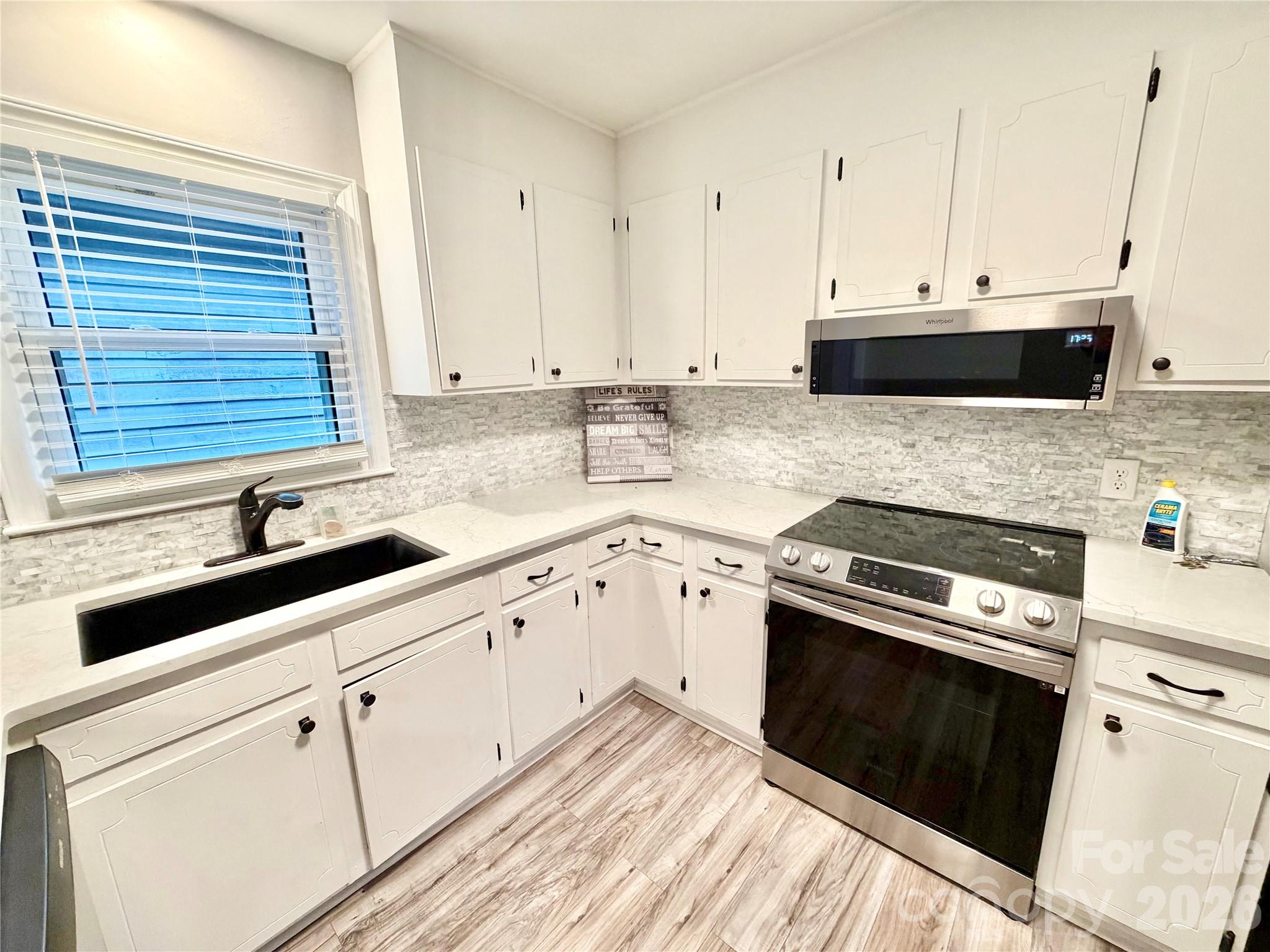 1586 Kenlane Drive Property Photo 8