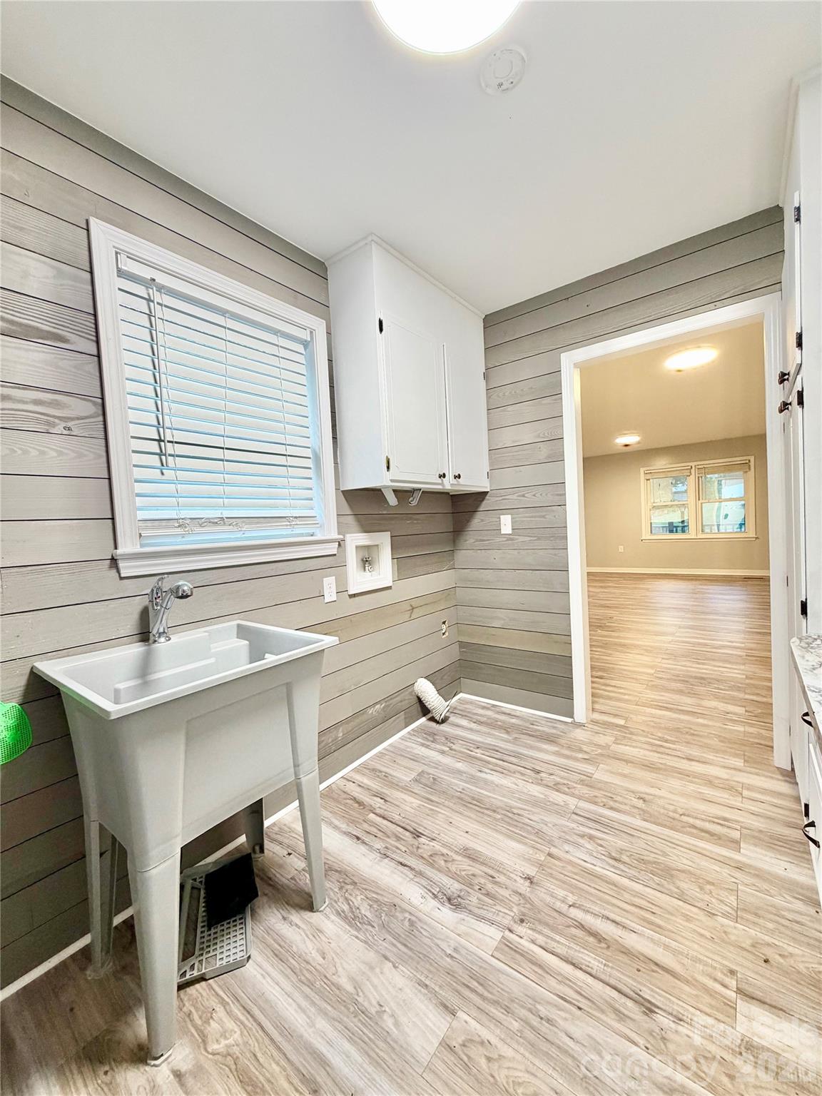 1586 Kenlane Drive Property Photo 13