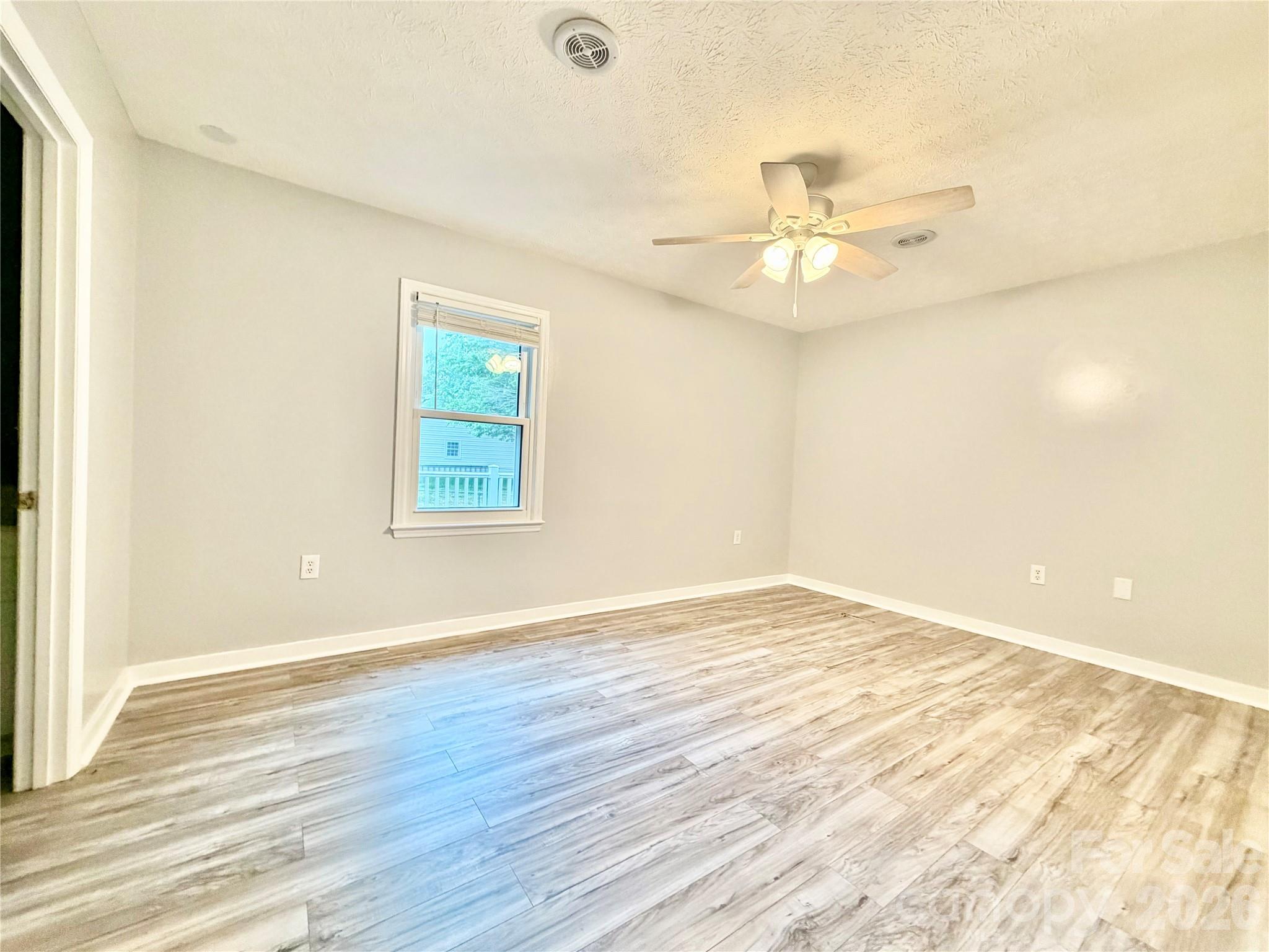 1586 Kenlane Drive Property Photo 14