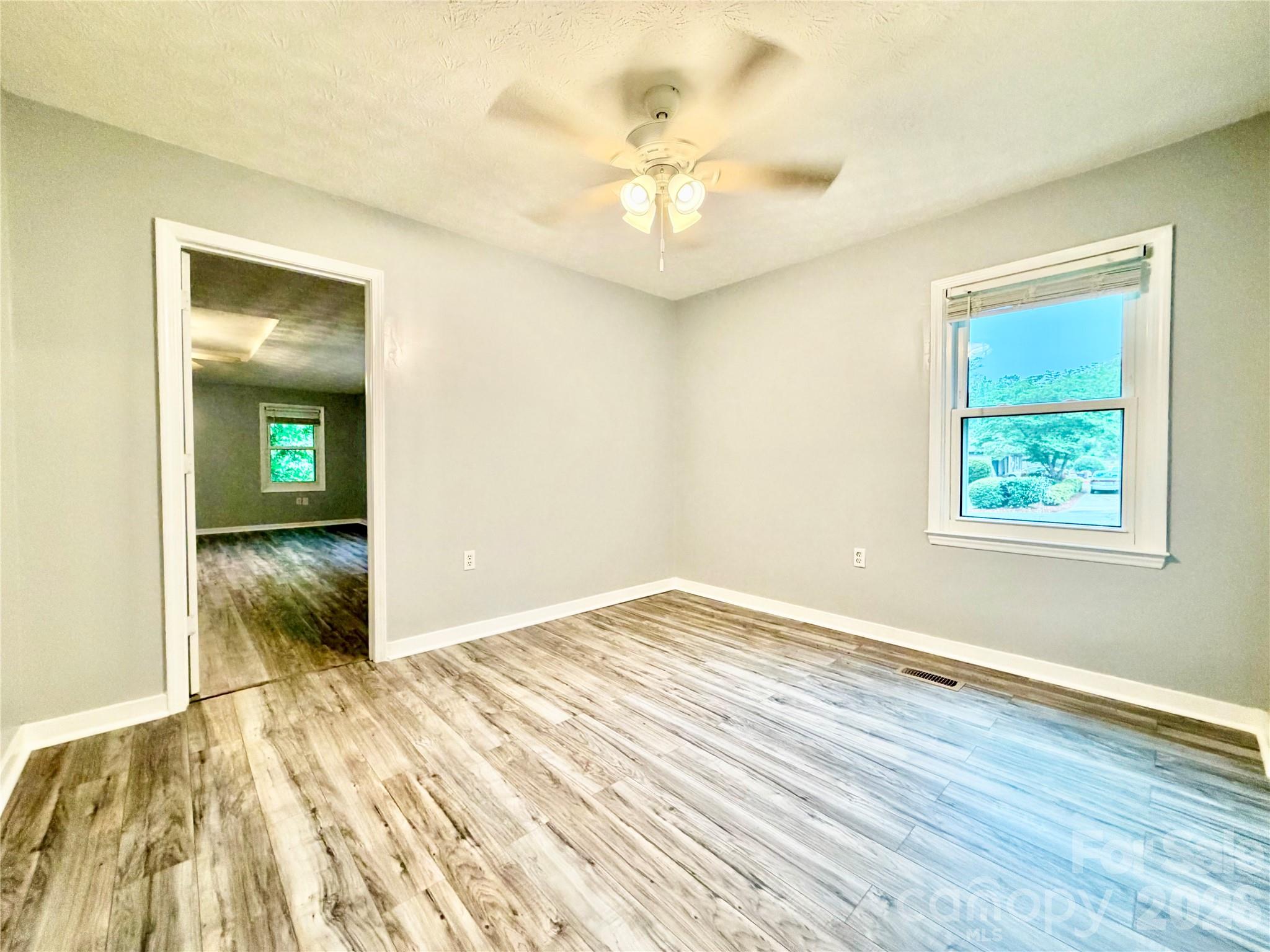 1586 Kenlane Drive Property Photo 18