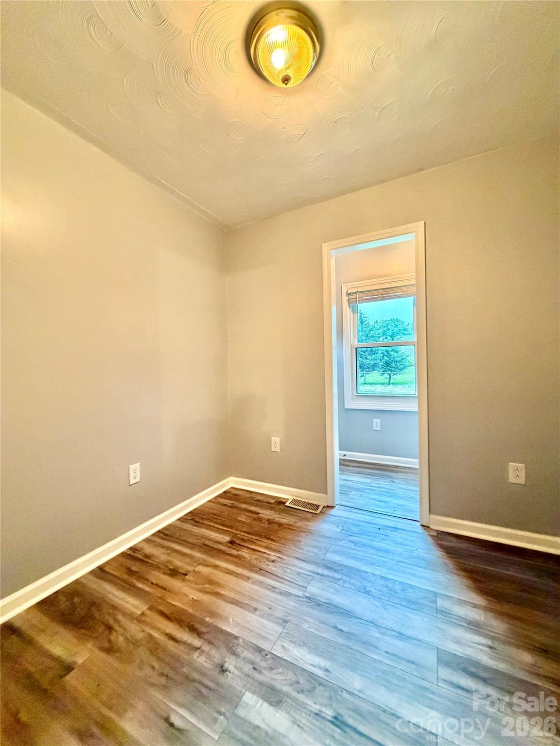 1586 Kenlane Drive Property Photo 20