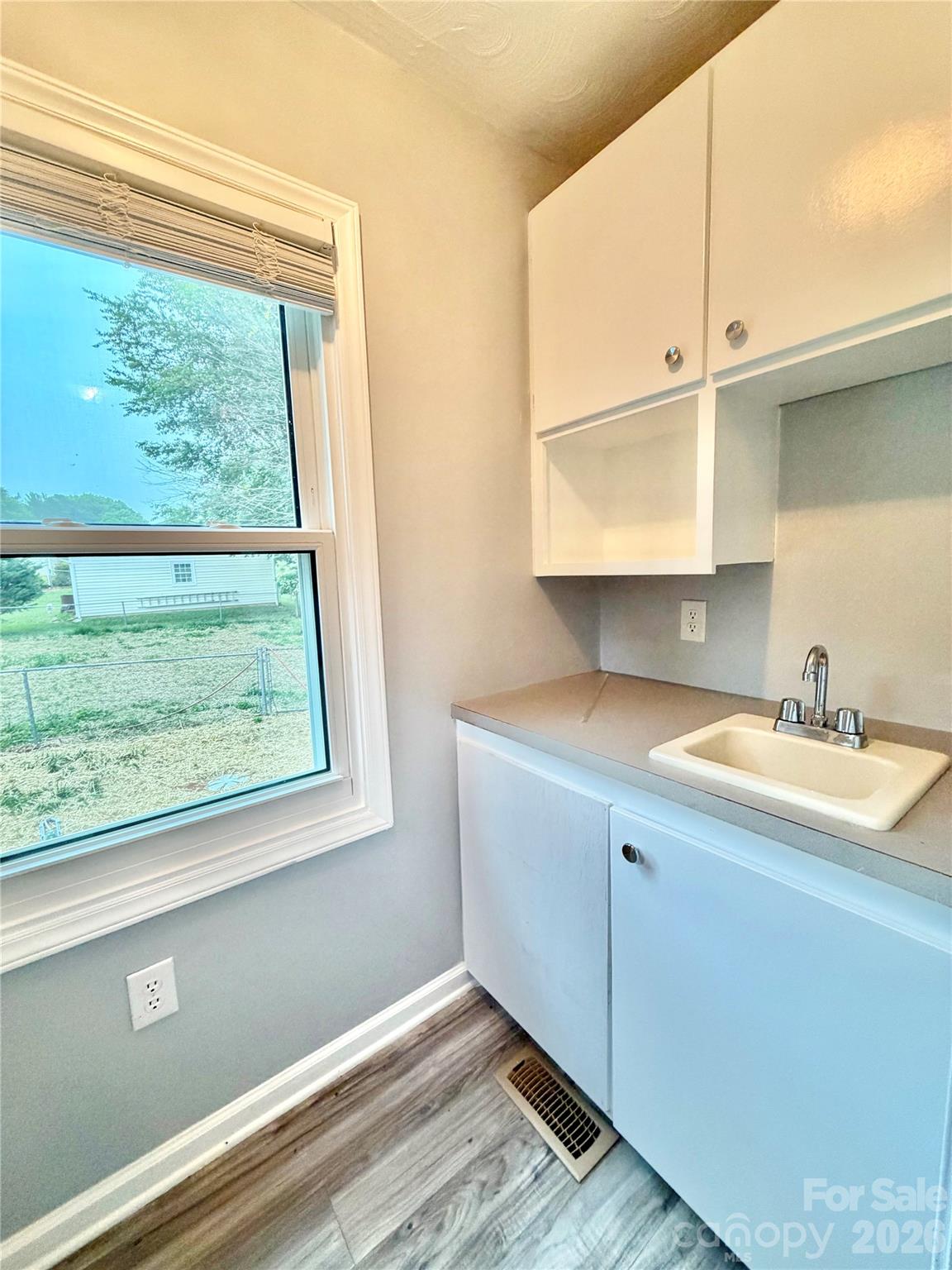 1586 Kenlane Drive Property Photo 21