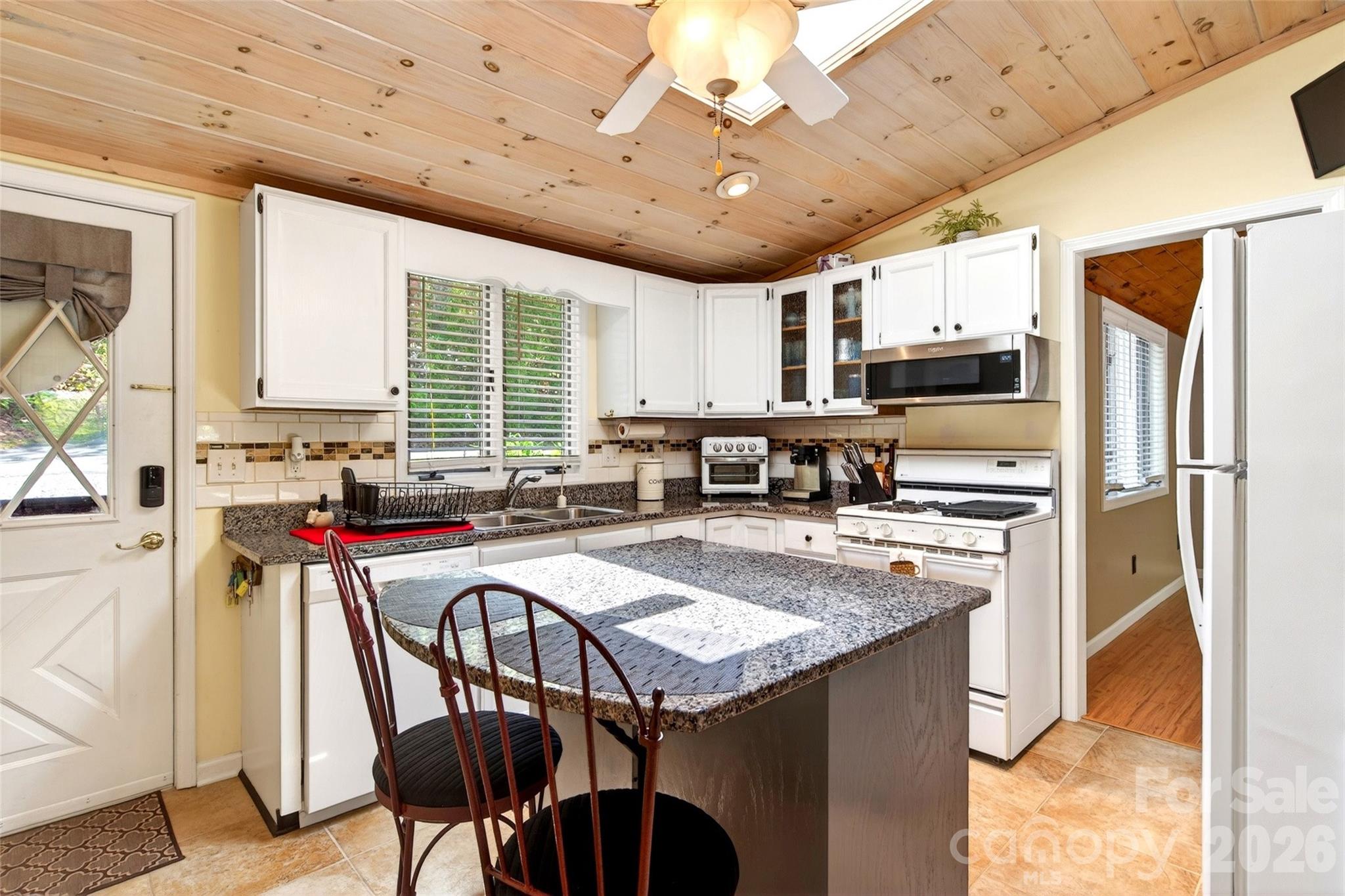 334 Harbor Lake Road Property Photo 5