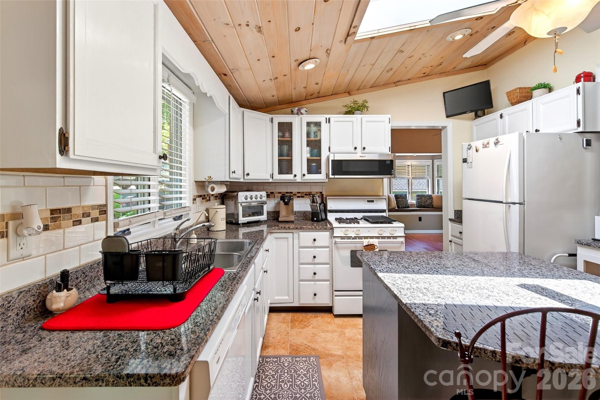 334 Harbor Lake Road Property Photo 6