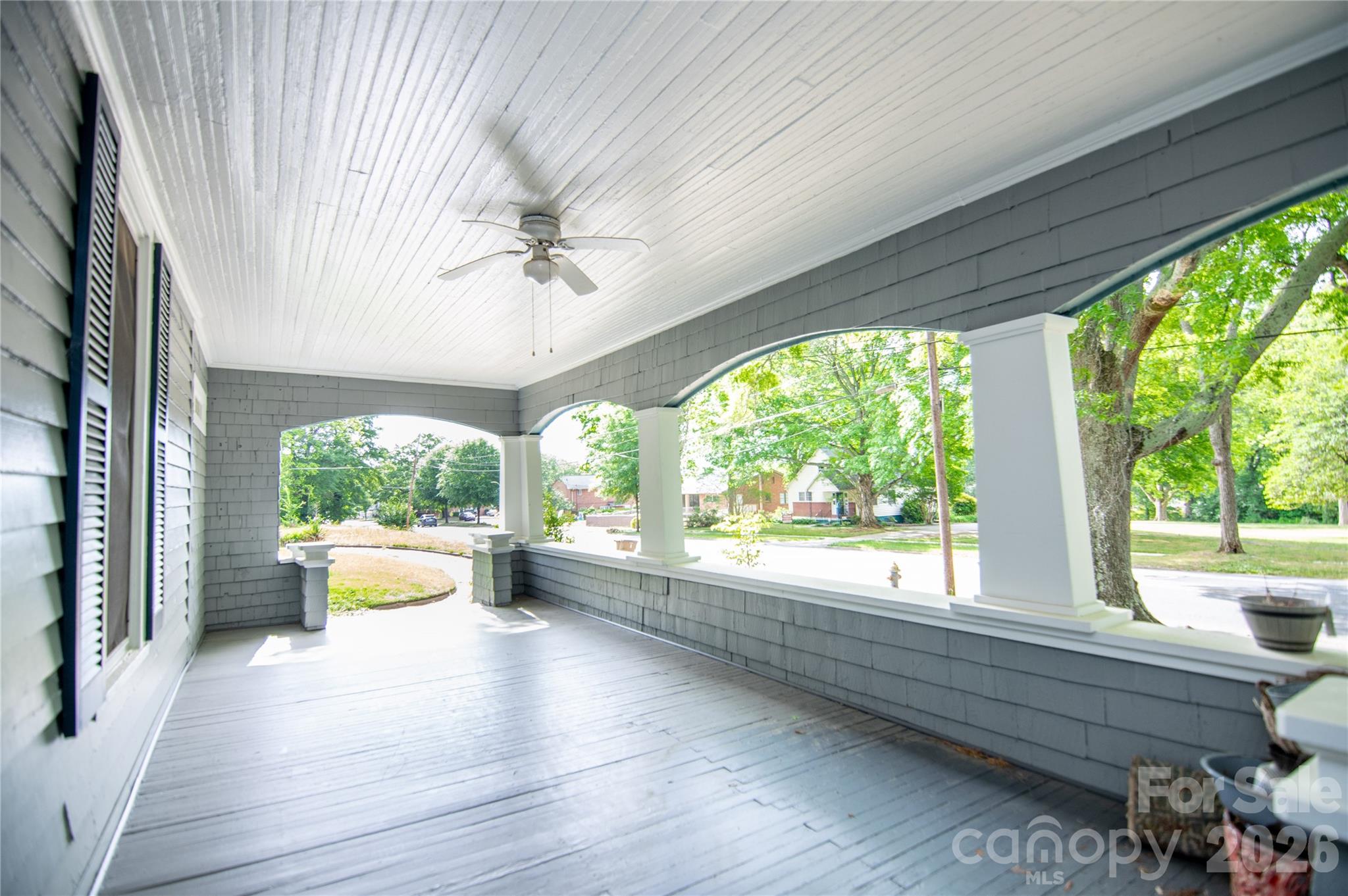600 W Warren Street Property Photo 2