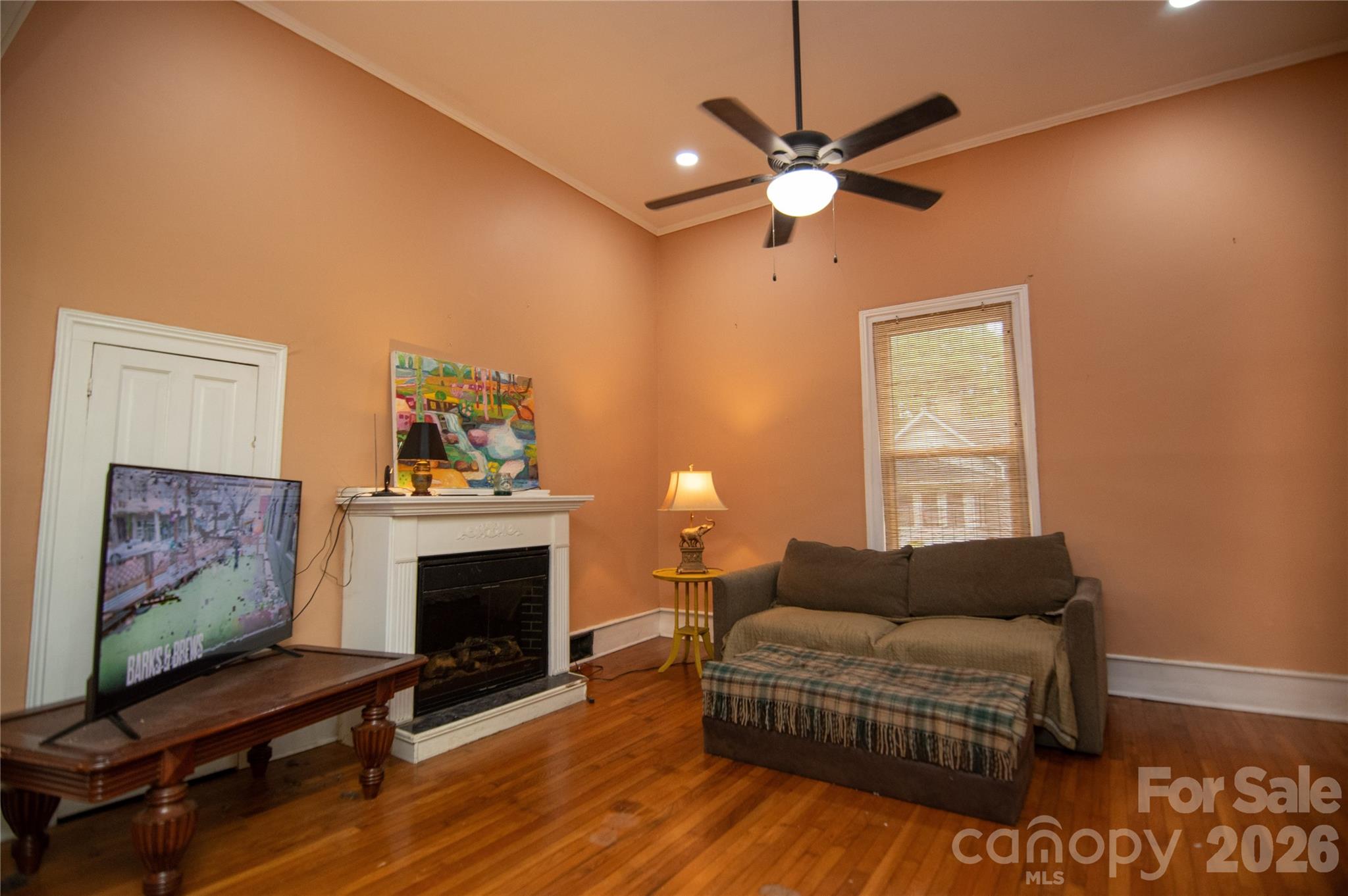 600 W Warren Street Property Photo 8