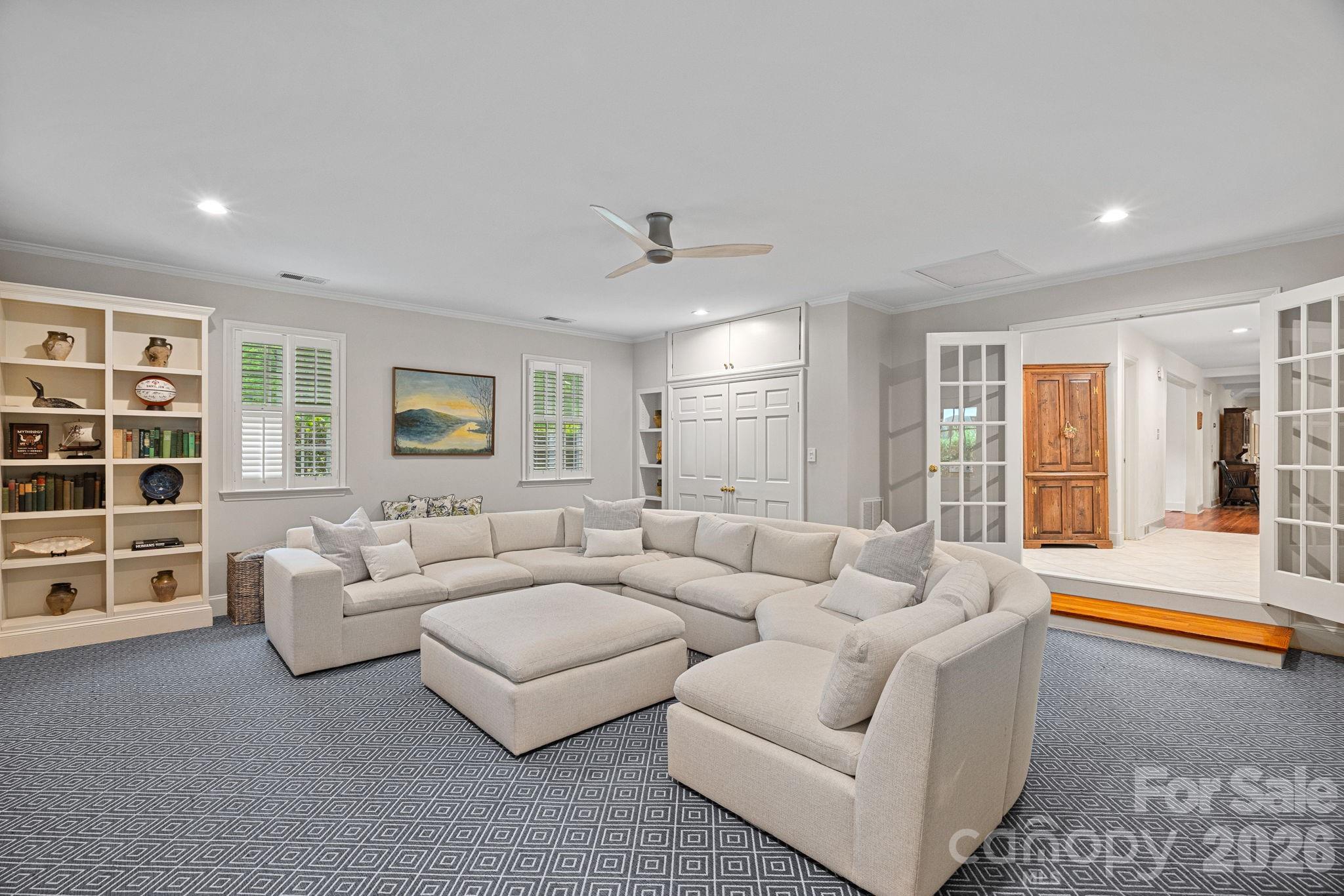 251 Ney Circle Property Photo 14