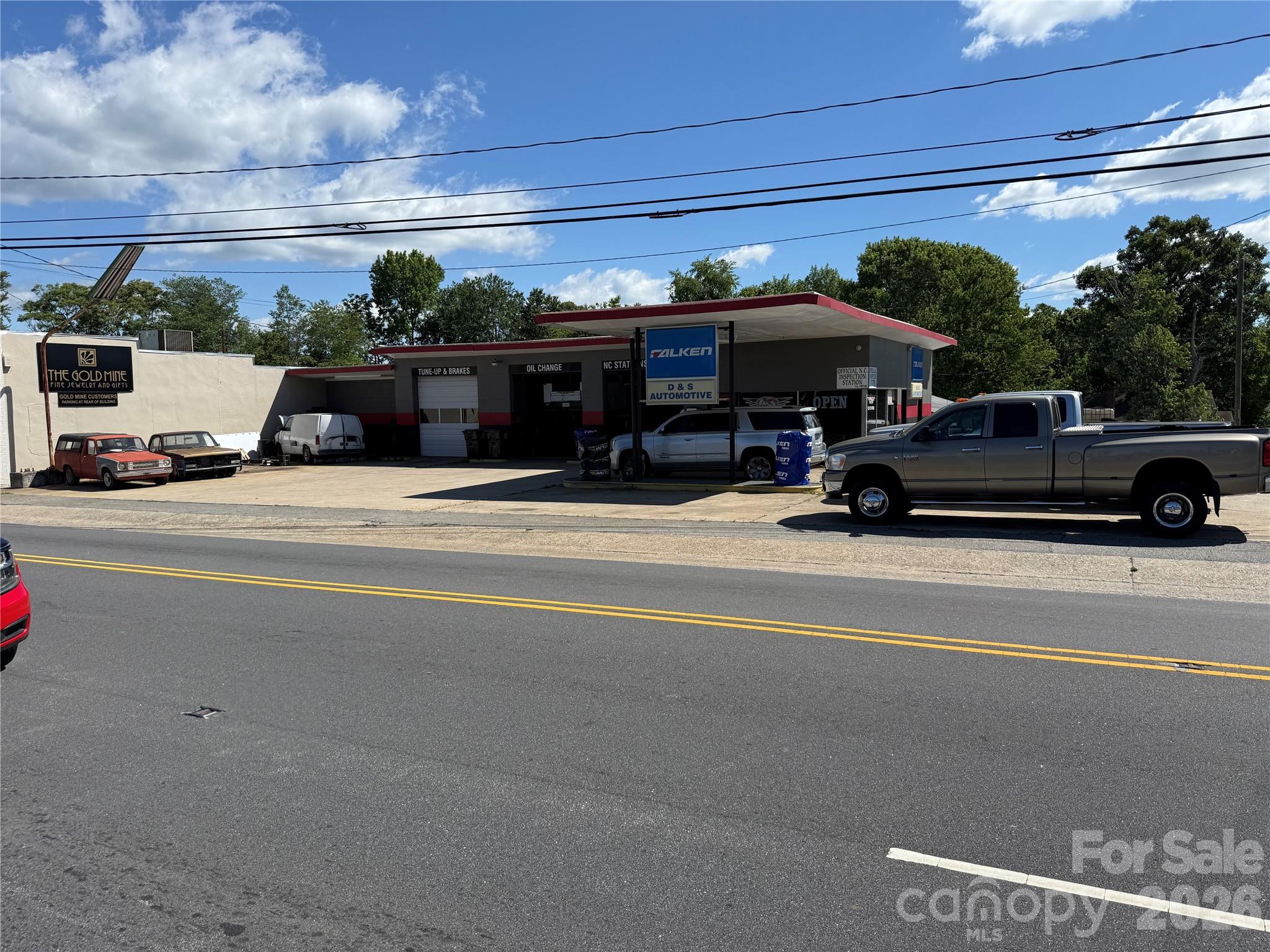 551 Main Street Property Photo 1