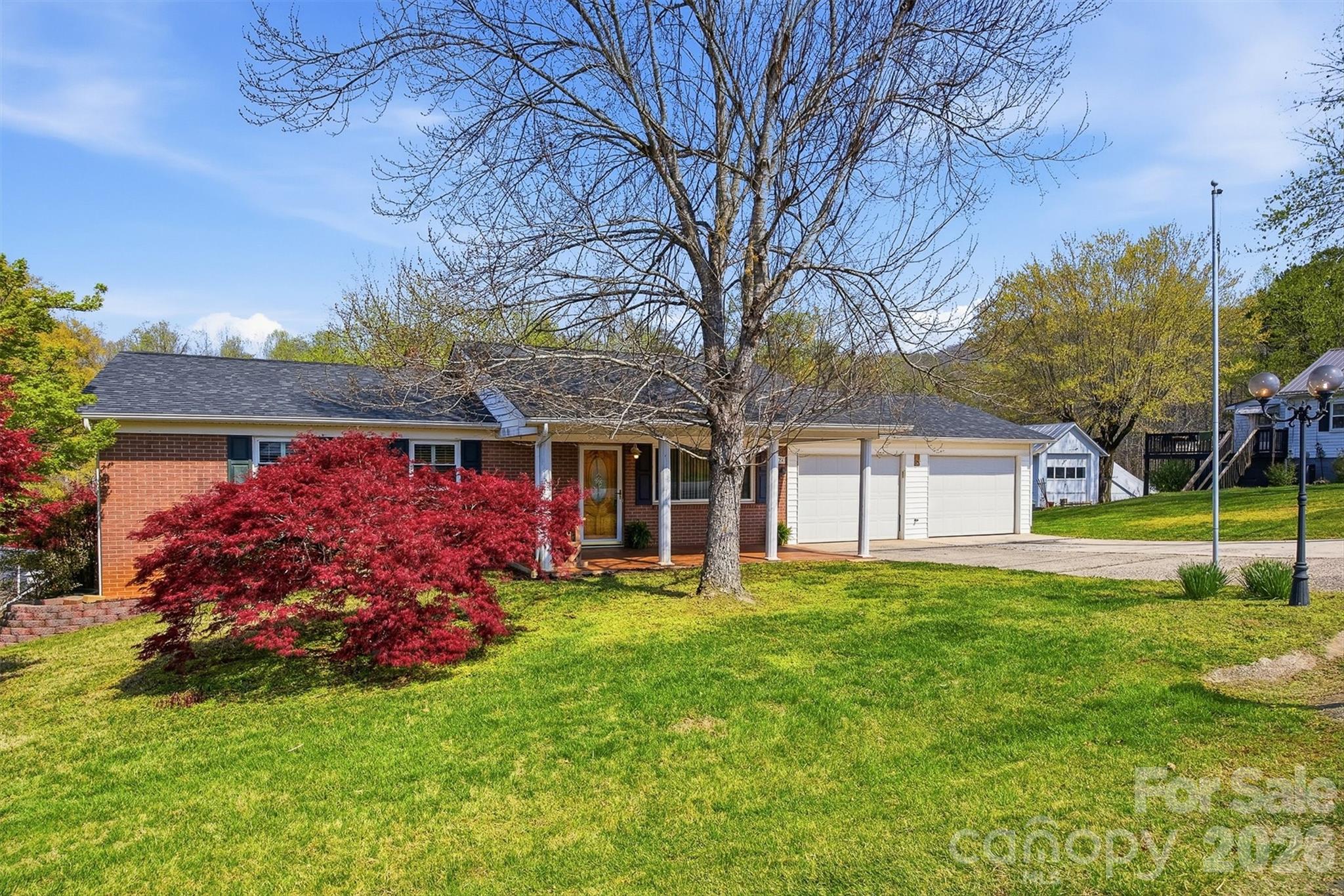 2174 Chester Avenue Property Photo 4