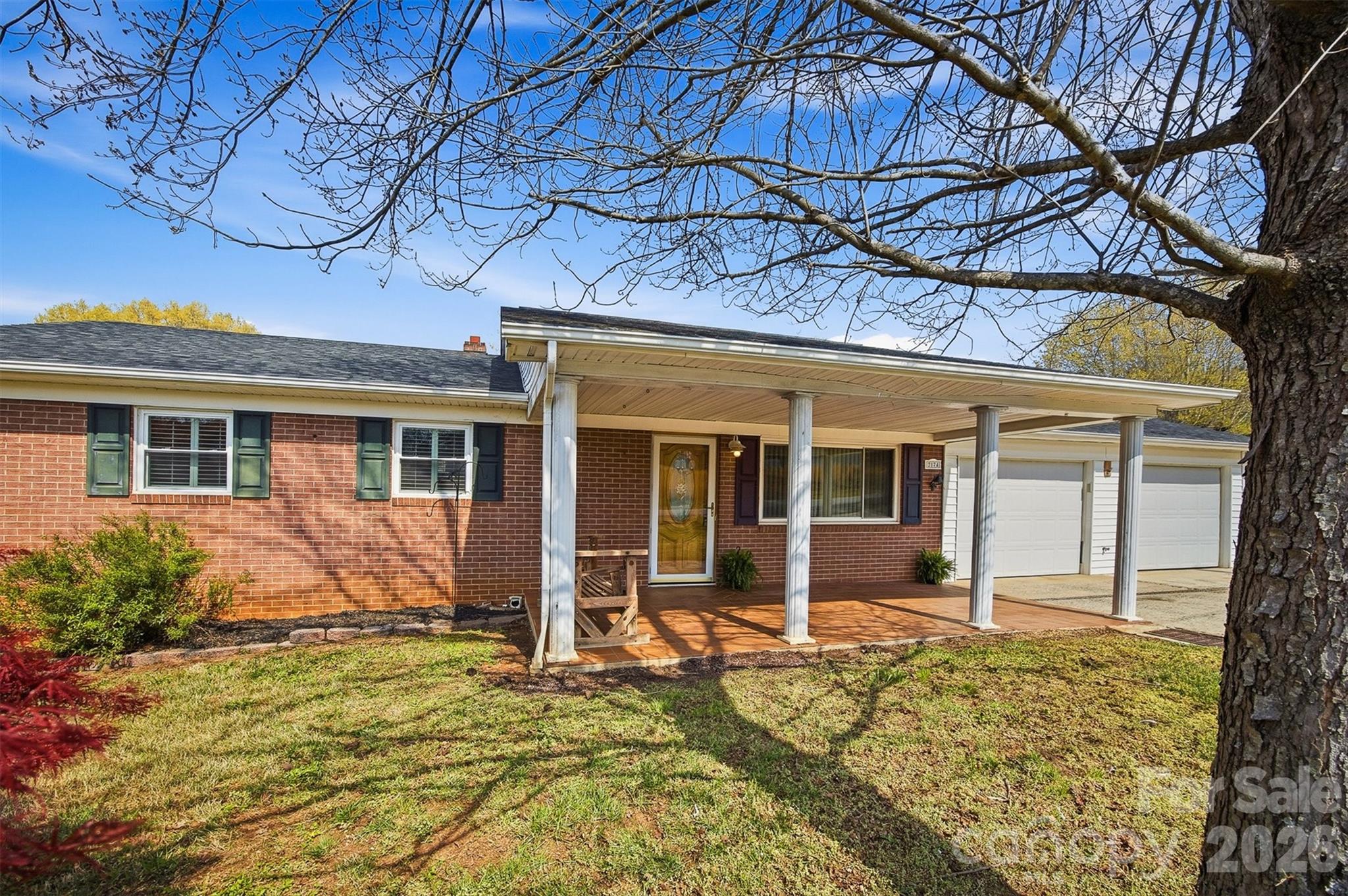 2174 Chester Avenue Property Photo 5
