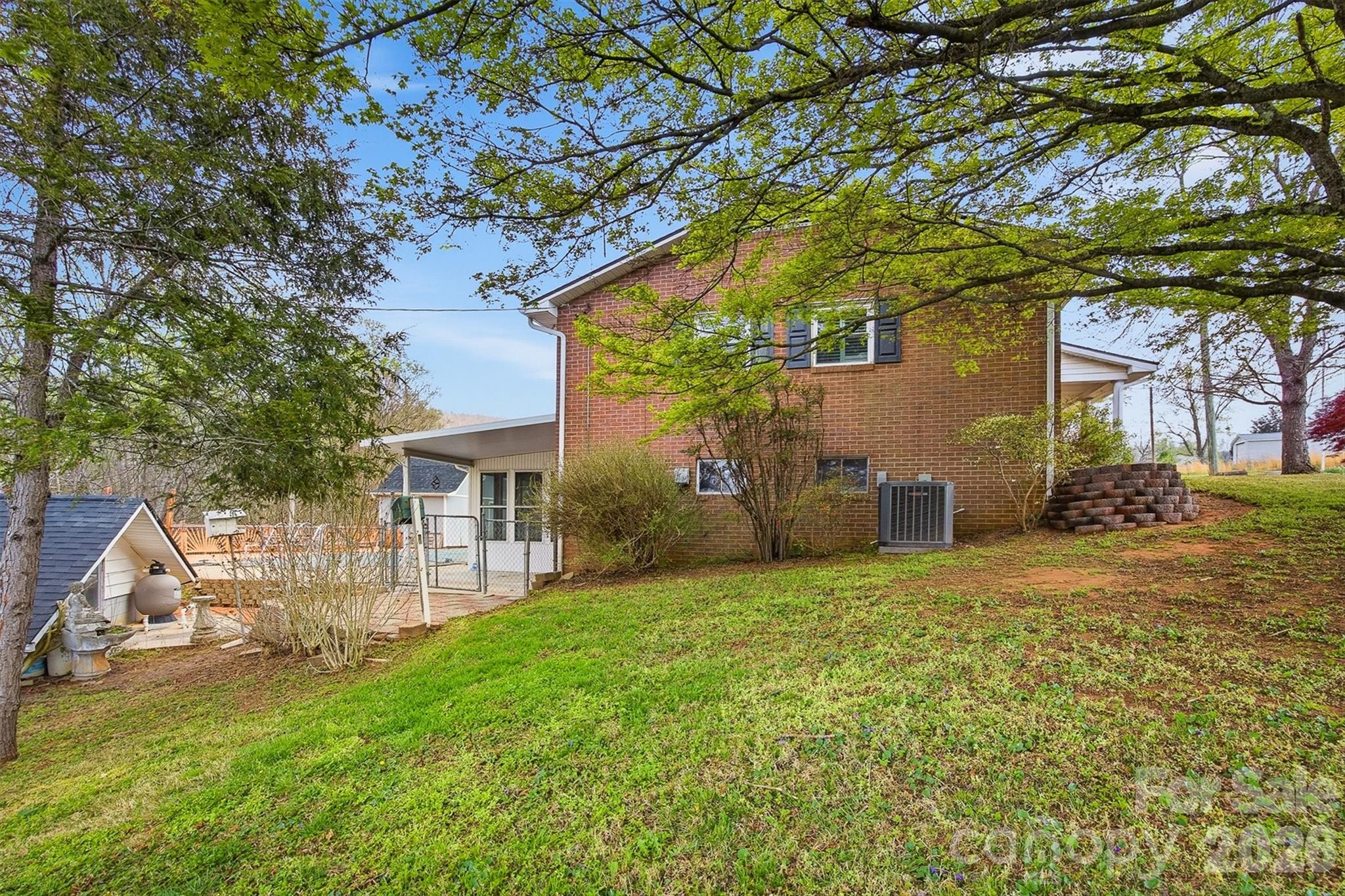 2174 Chester Avenue Property Photo 7
