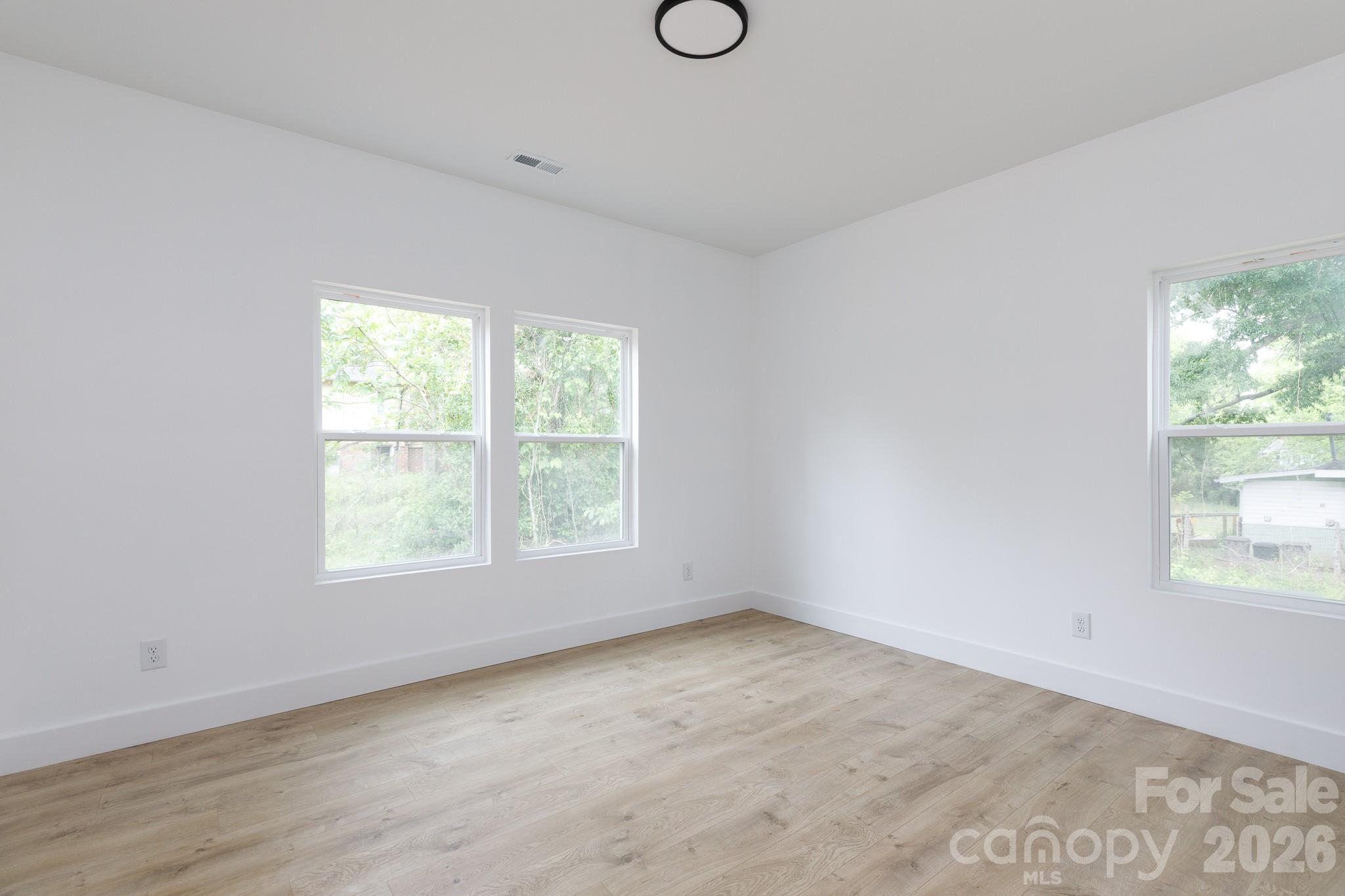 7.5 Wilson Avenue Property Photo 13
