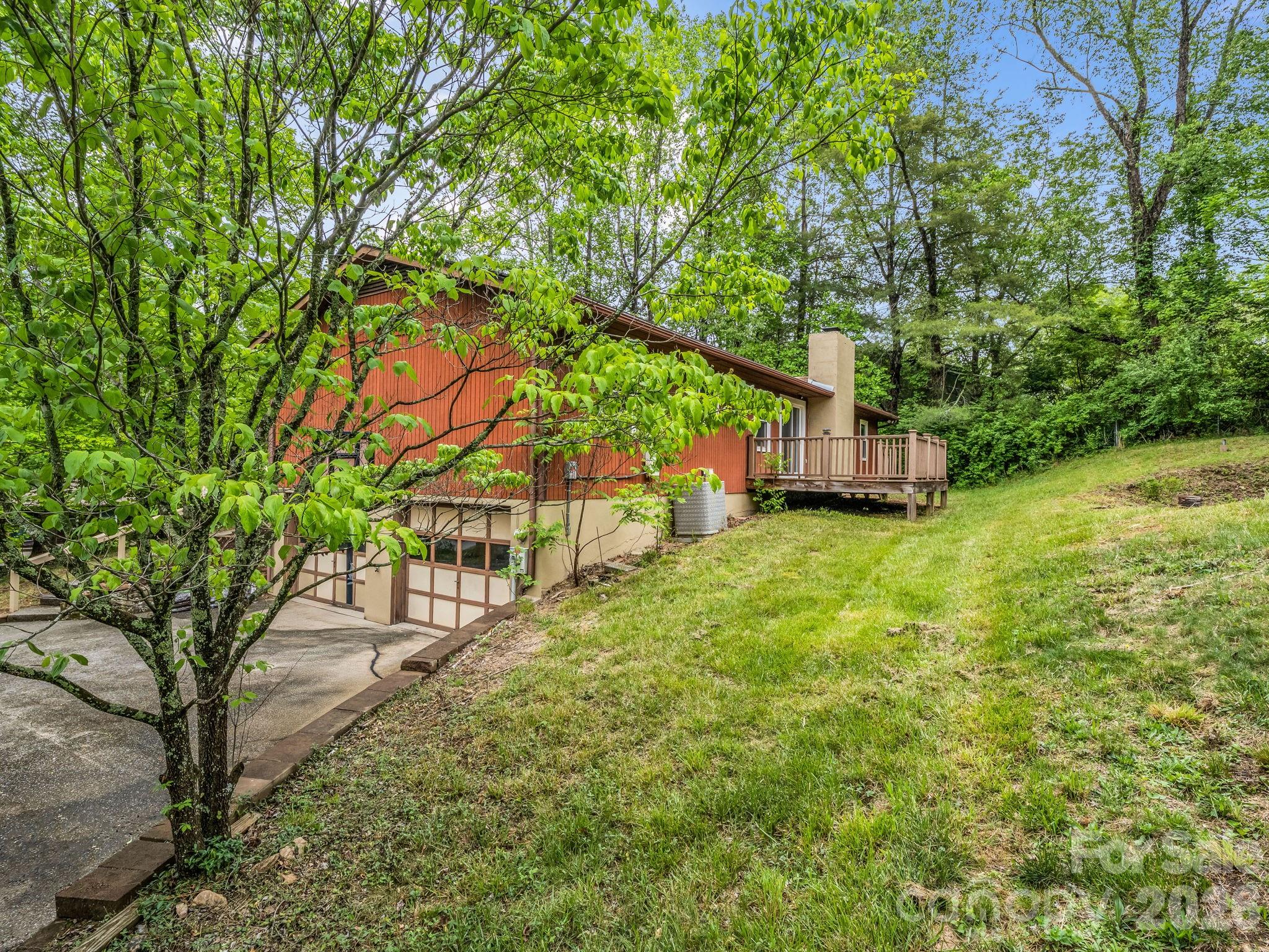 11 Deer Run Drive Property Photo 3